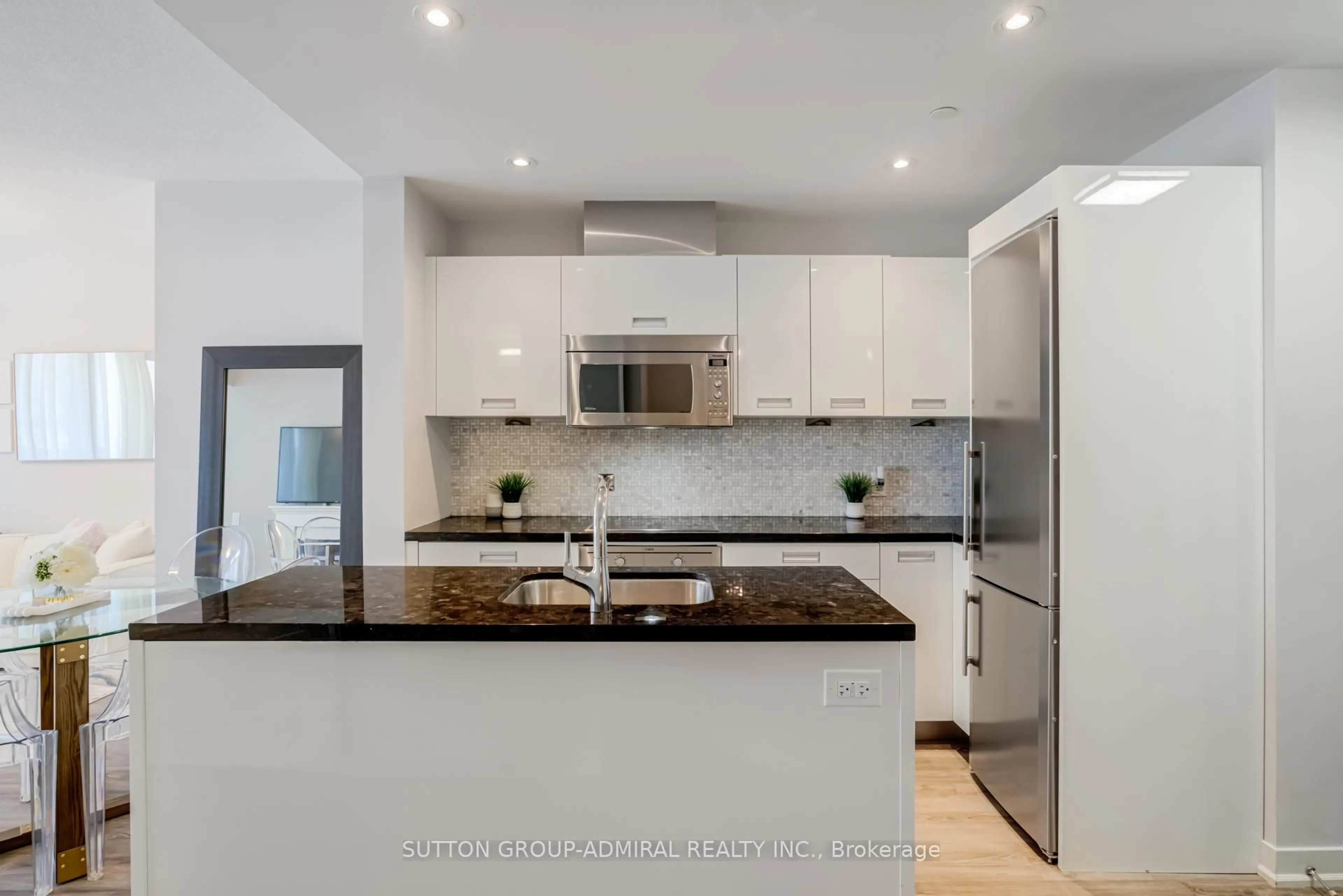 Unknown for 90 Parklawn Rd #1003, Toronto Ontario M8Y 0B6