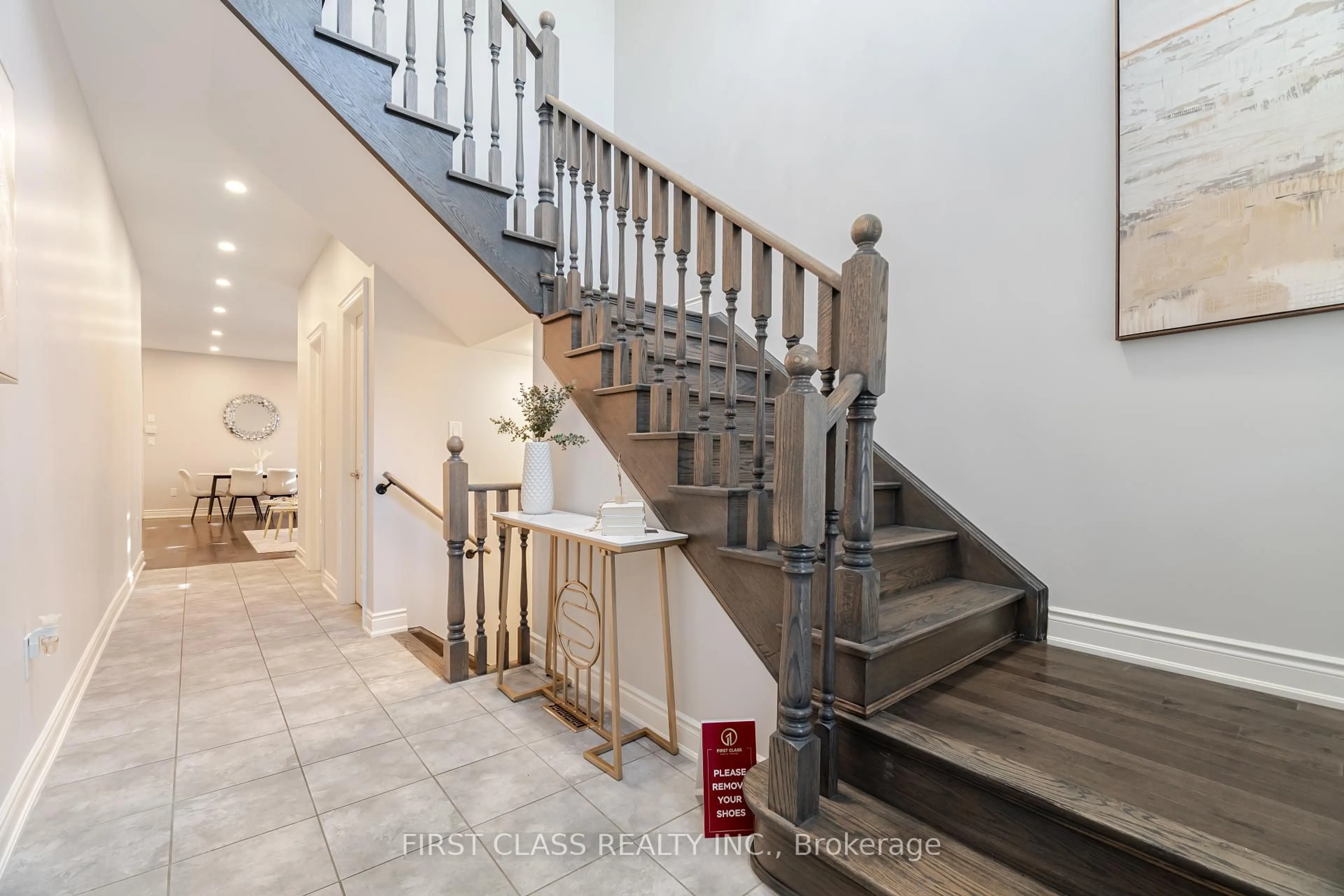 Indoor foyer for 447 George Ryan Ave, Oakville Ontario L6H 0S3