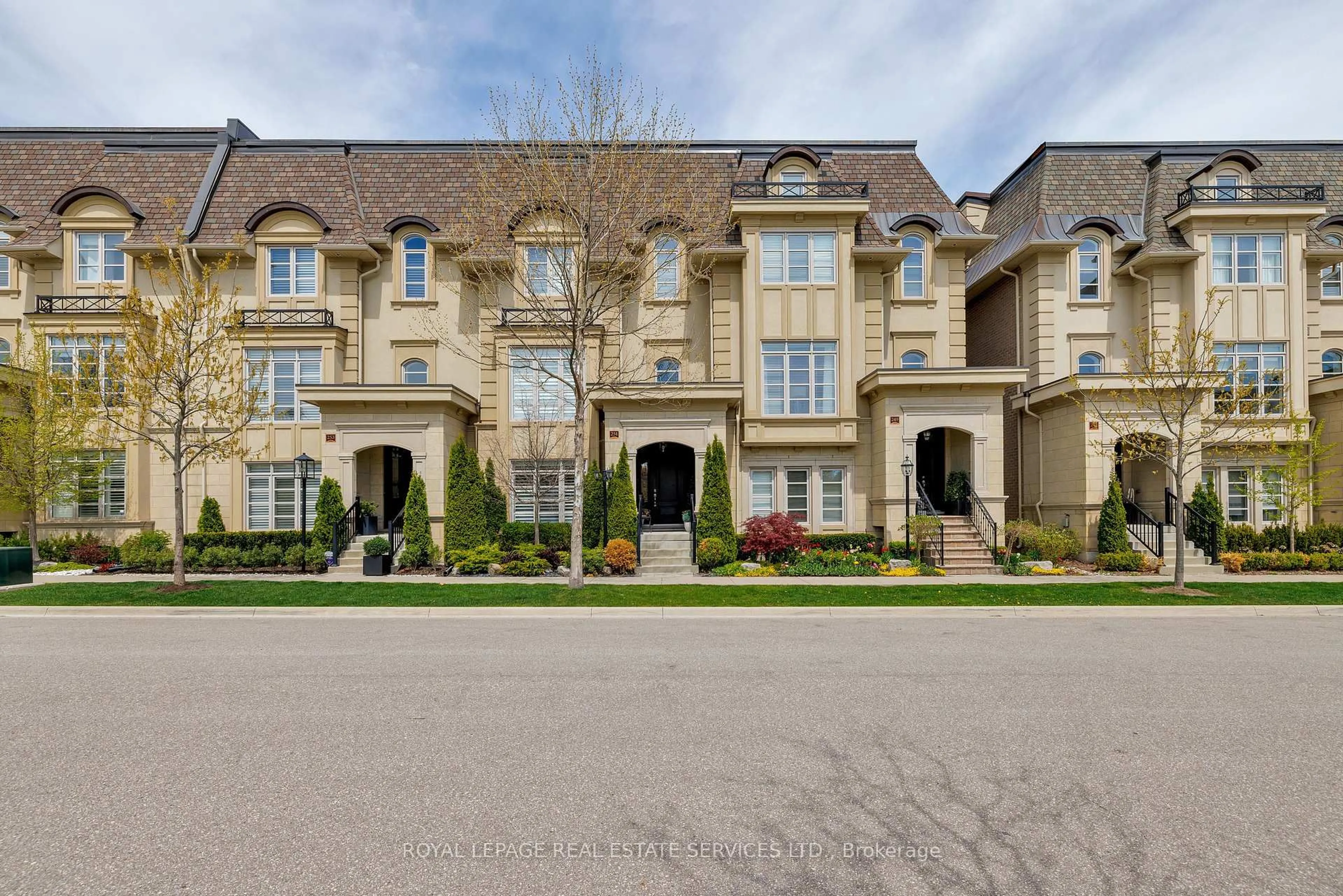 Home with brick exterior material, street for 251 Hanover St, Oakville Ontario L6K 0H3
