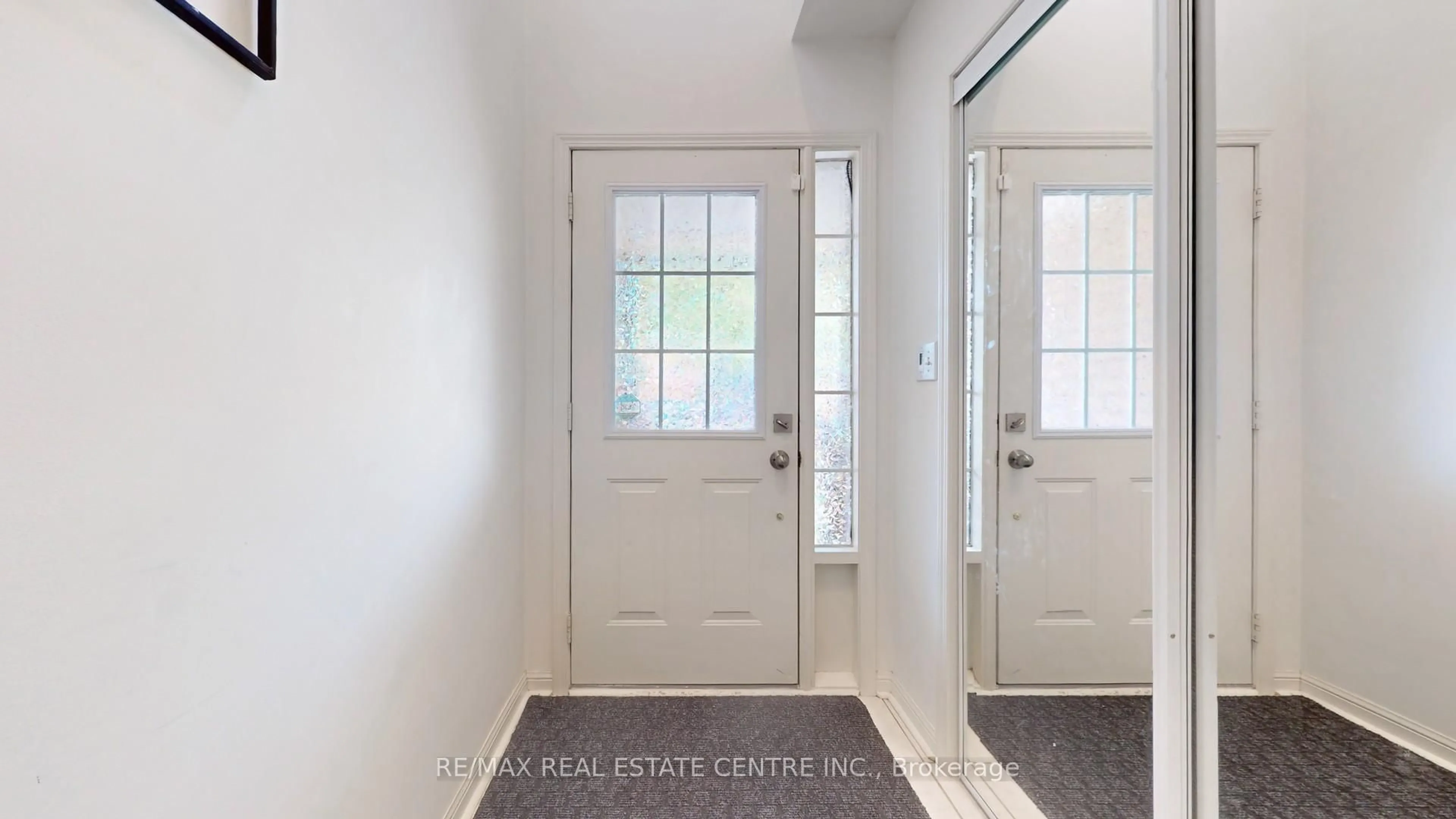 Indoor entryway for 250 Richvale Dr #25, Brampton Ontario L6Z 4W2