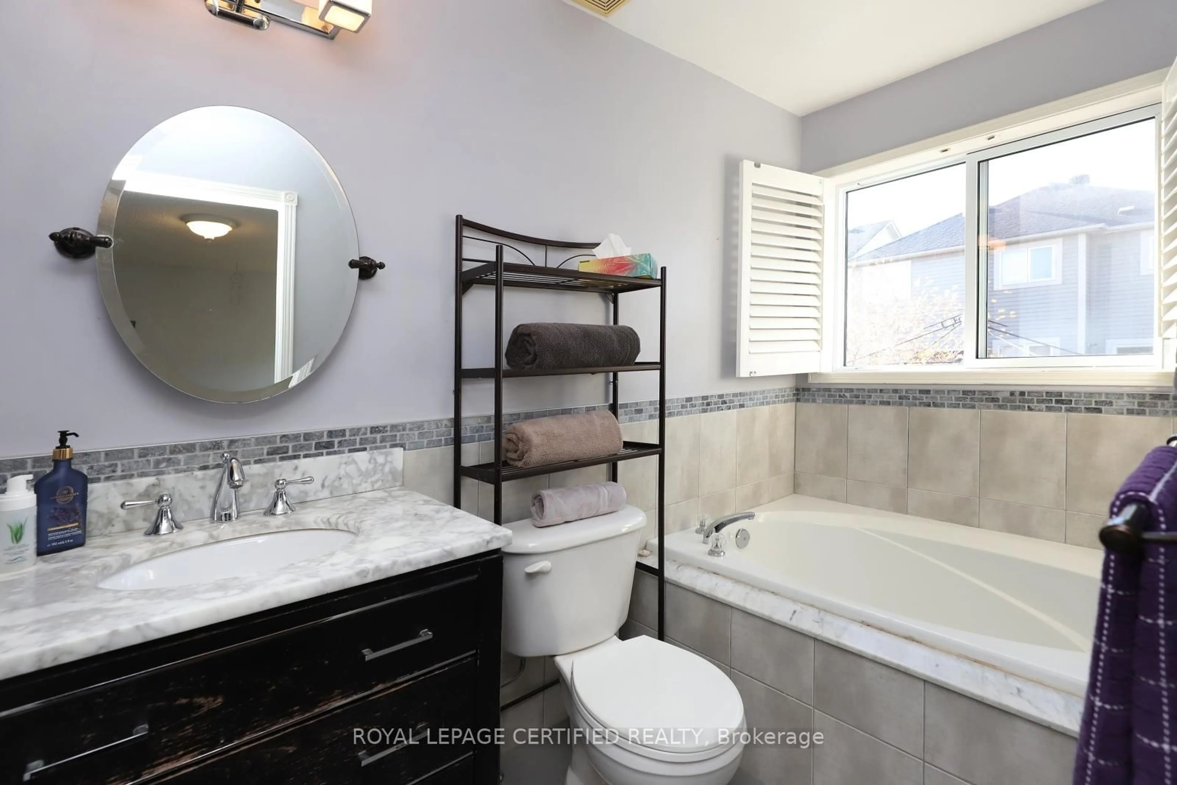 Contemporary bathroom, ceramic/tile floor for 95 Vintage Gate, Brampton Ontario L6X 5B9