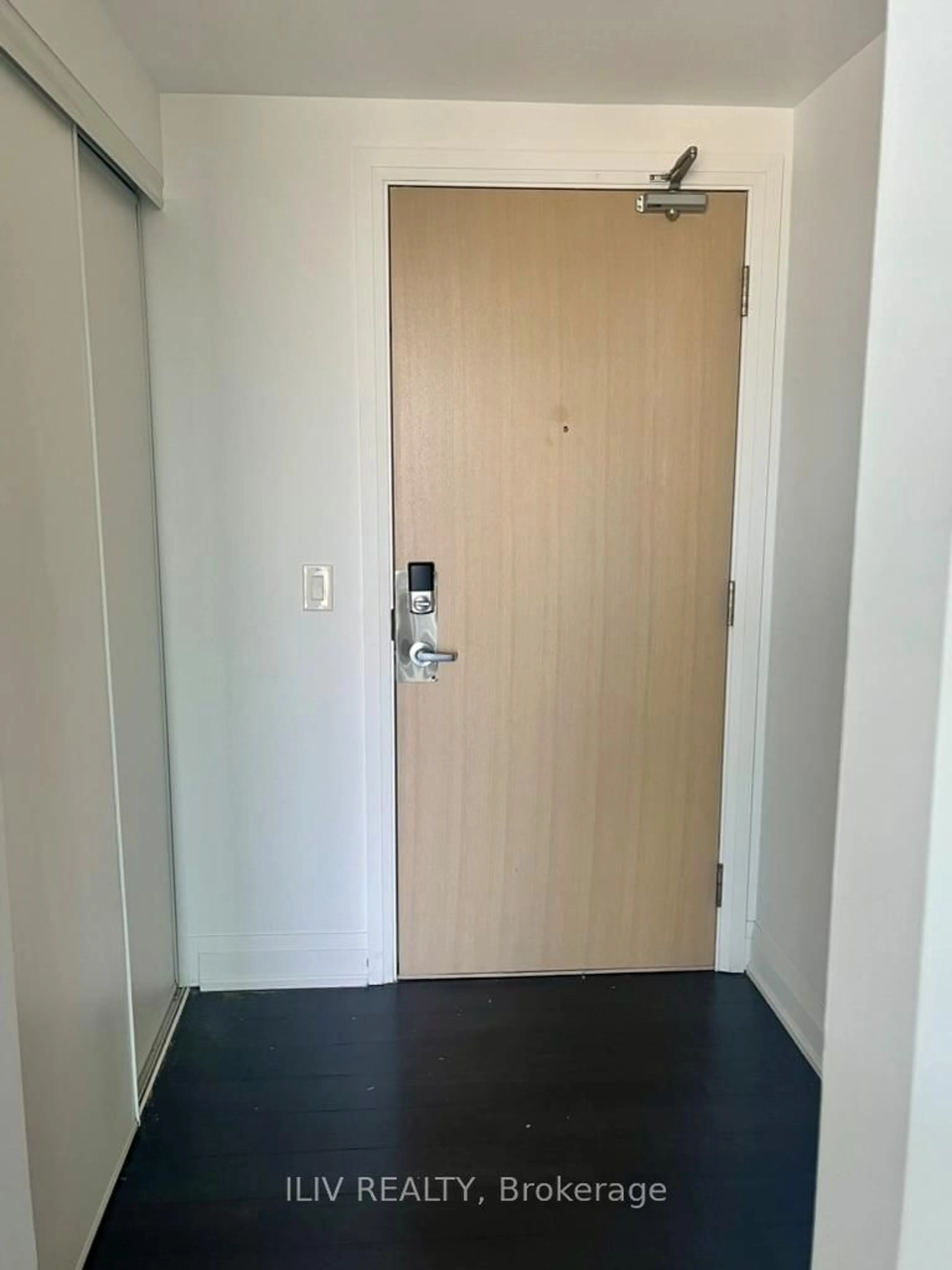 Indoor foyer for 16 McAdam Ave #605, Toronto Ontario M6A 0B9