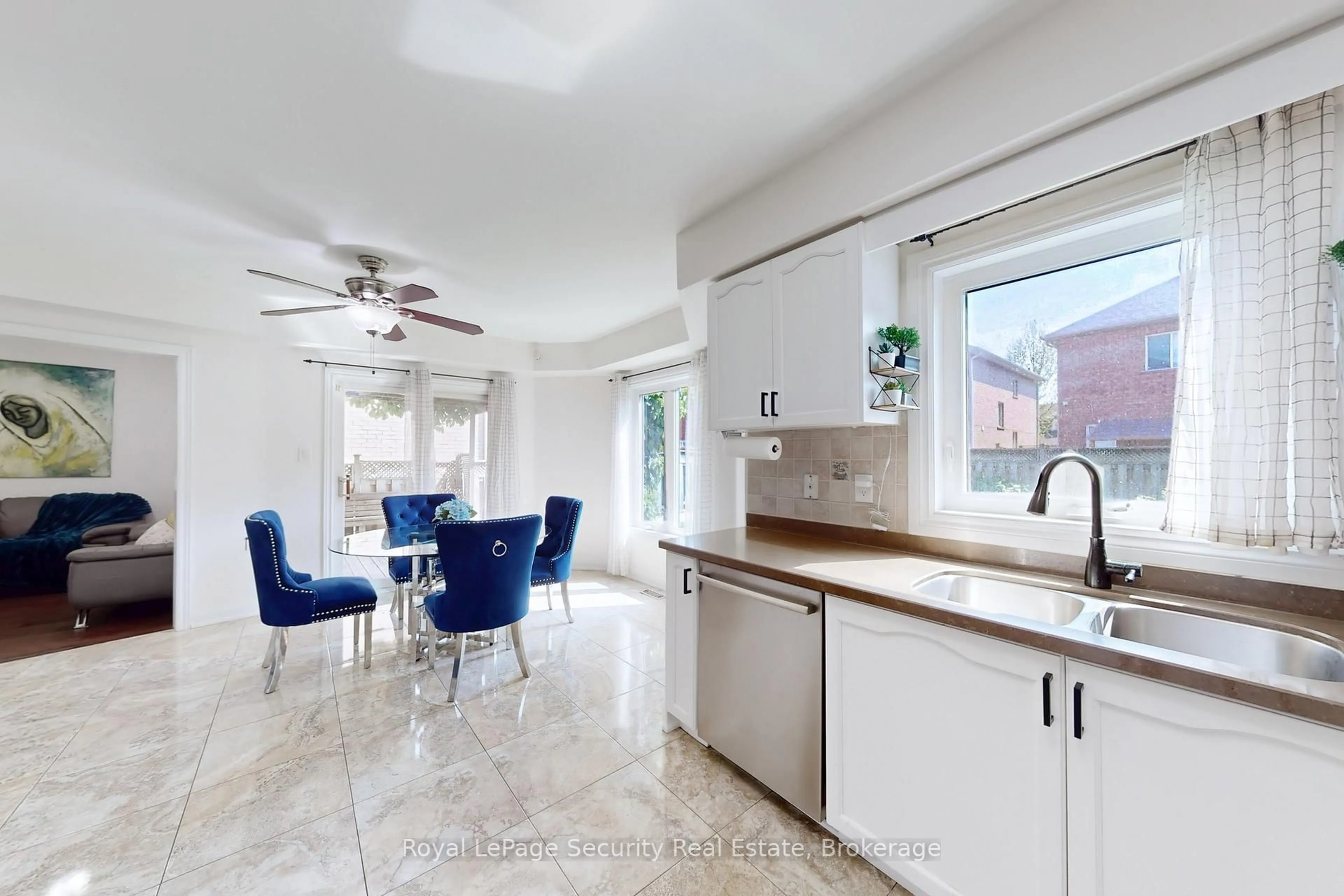 Open concept kitchen, ceramic/tile floor for 10 Barleyfield Rd, Brampton Ontario L6R 1Z7