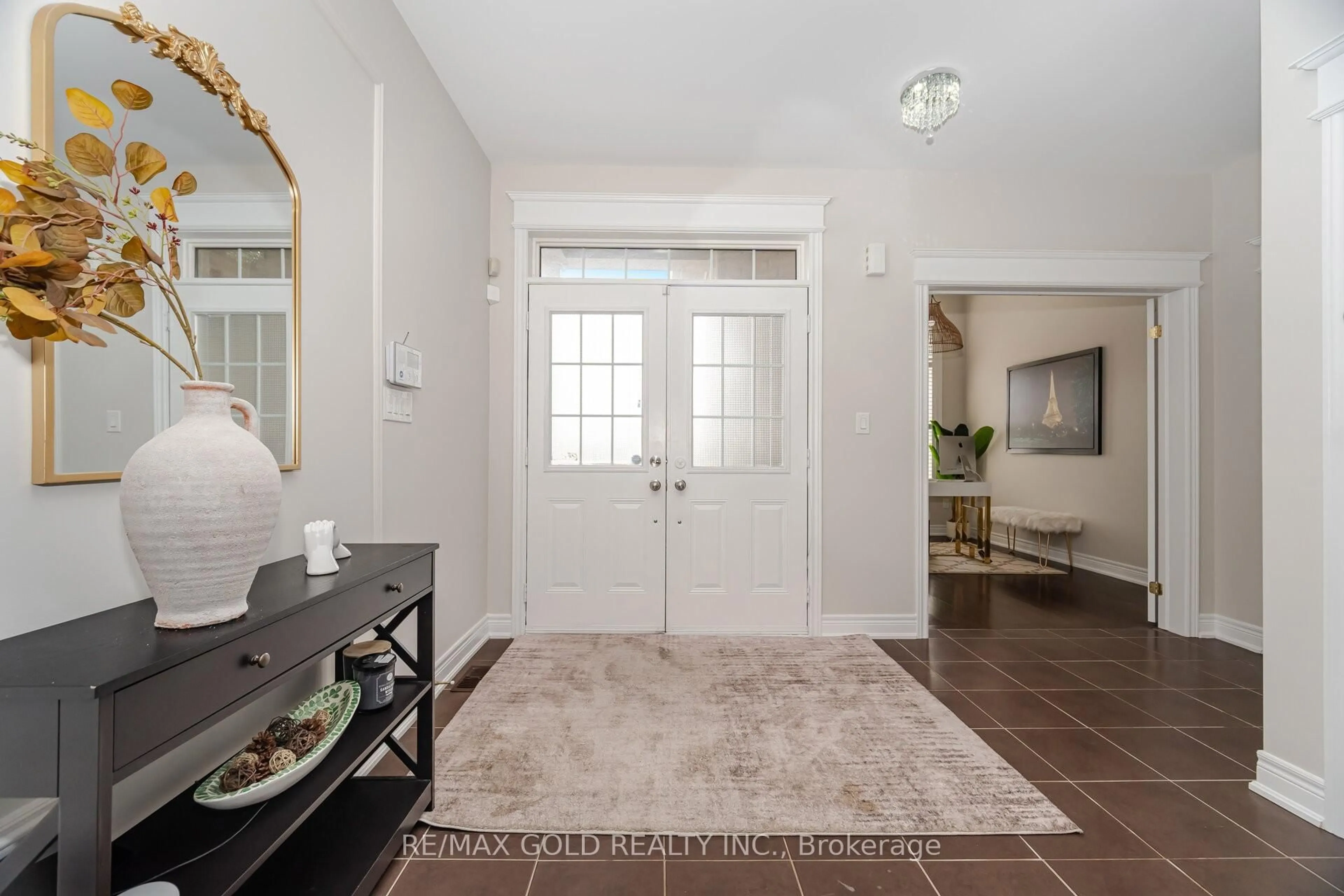 Indoor entryway for 61 Birch Tree Tr, Brampton Ontario L6P 3M8
