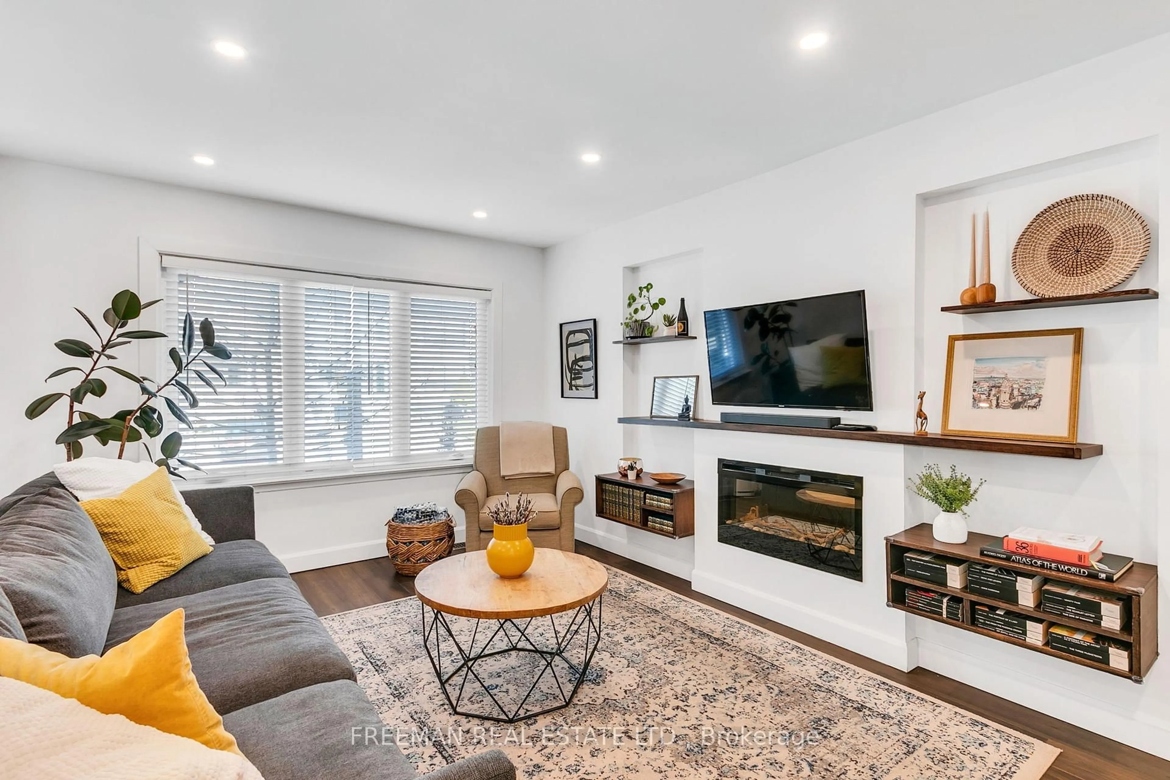 Living room with furniture, unknown for 14 Hilldale Rd, Toronto Ontario M6N 3Y2