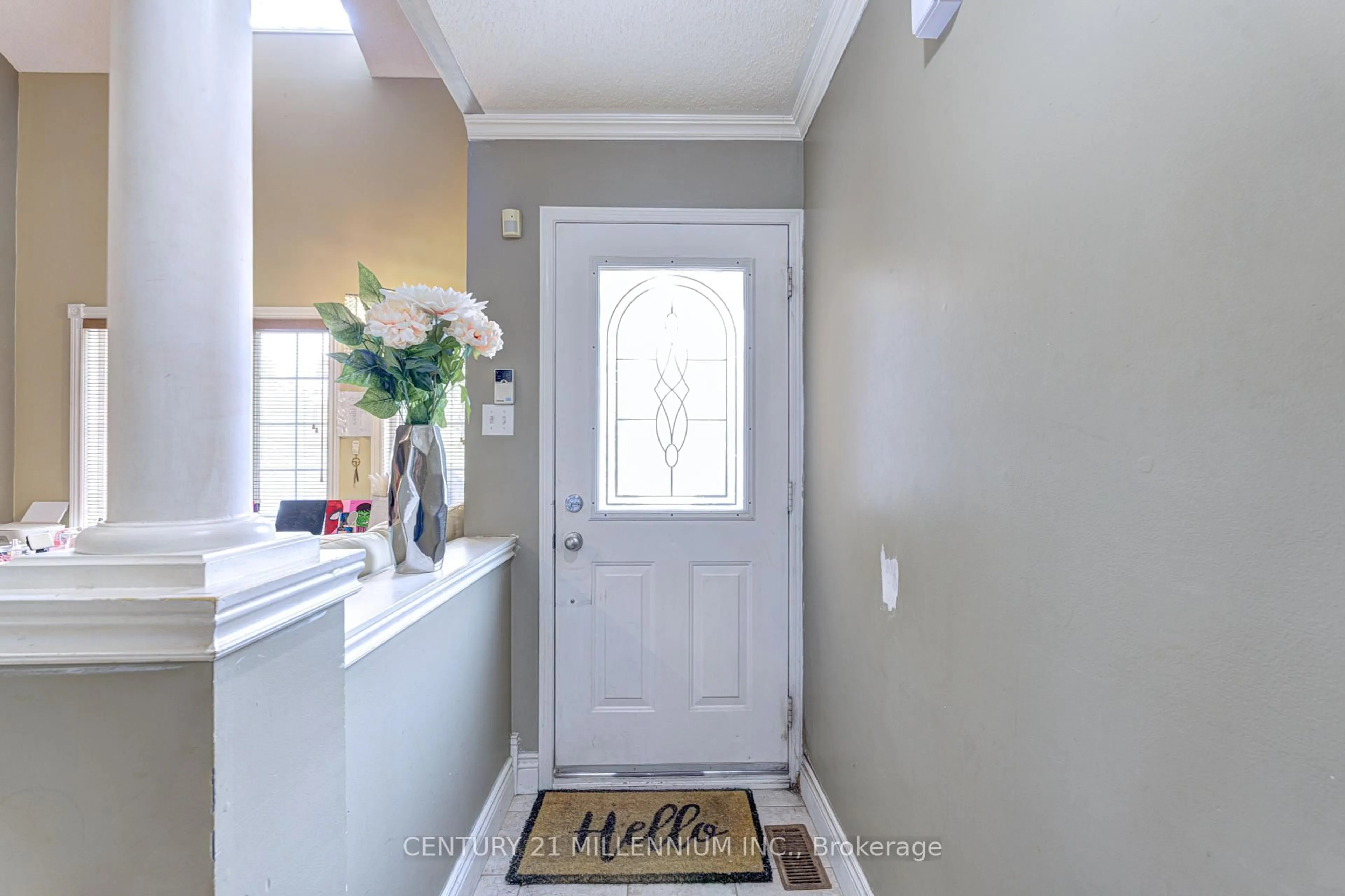 Indoor entryway for 16 Zebra Tr, Brampton Ontario L6R 2J2