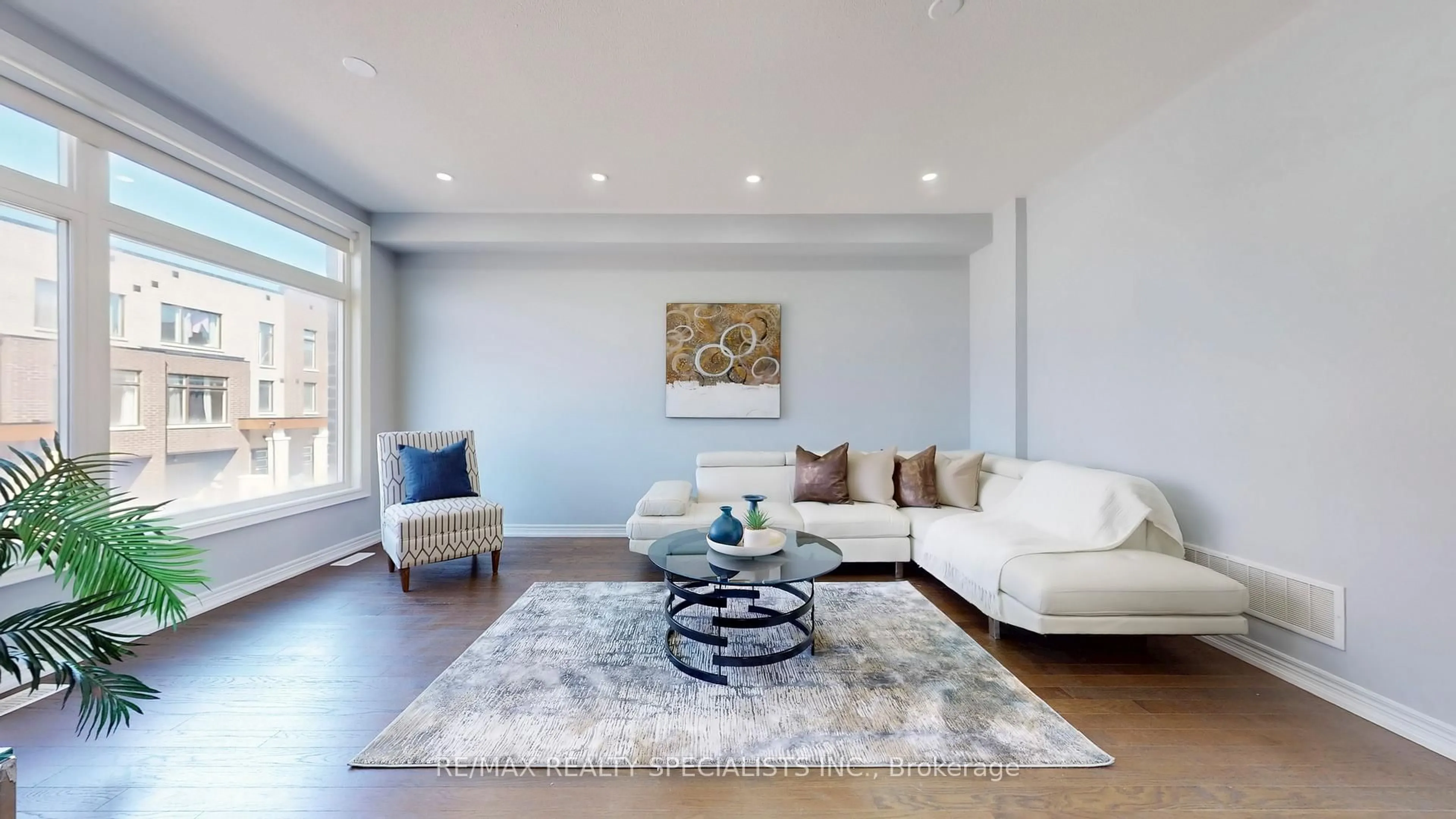 Living room with furniture, unknown for 6 QUEENPOST Dr, Brampton Ontario L6Y 6L2