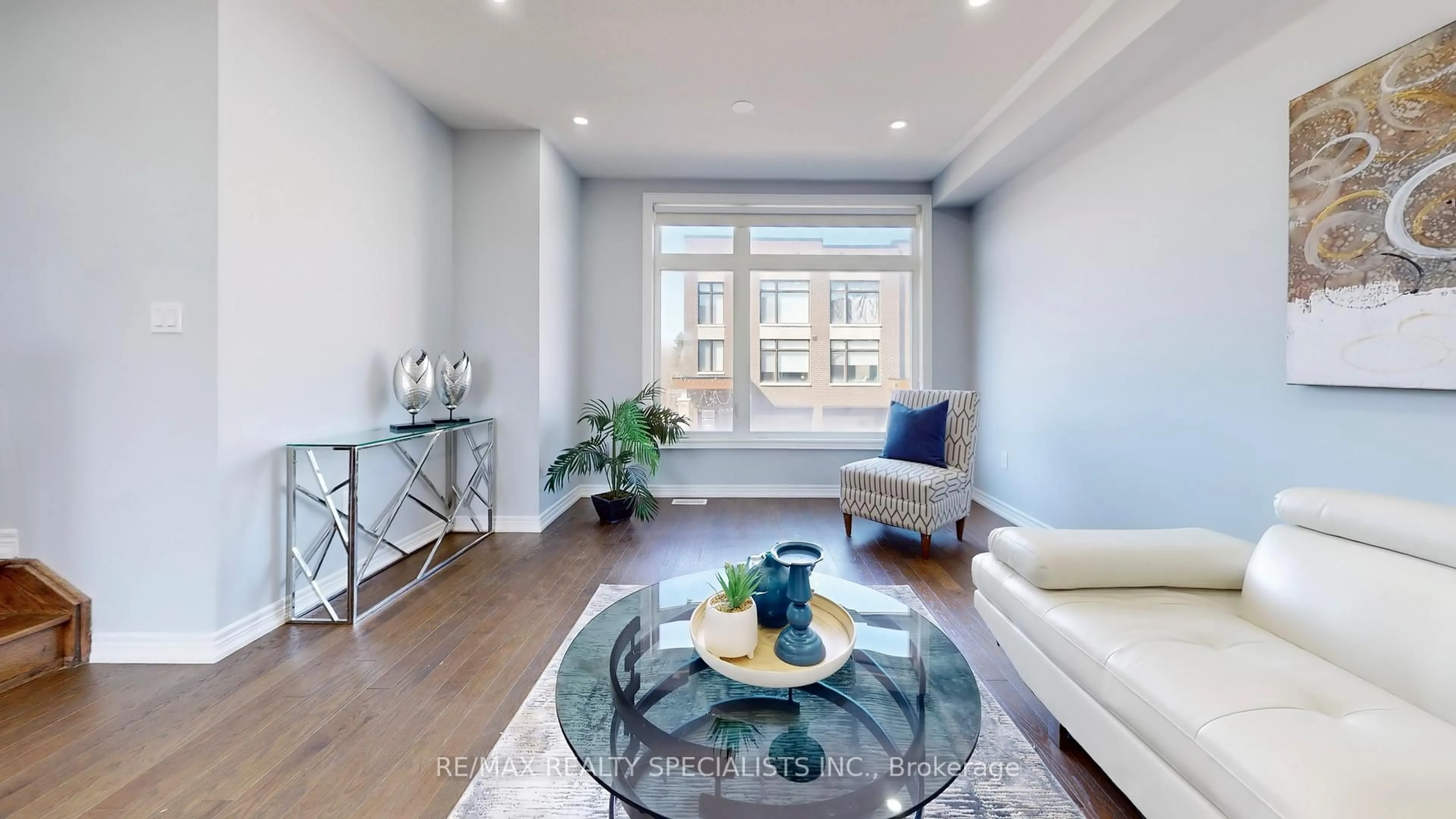 Living room with furniture, unknown for 6 QUEENPOST Dr, Brampton Ontario L6Y 6L2