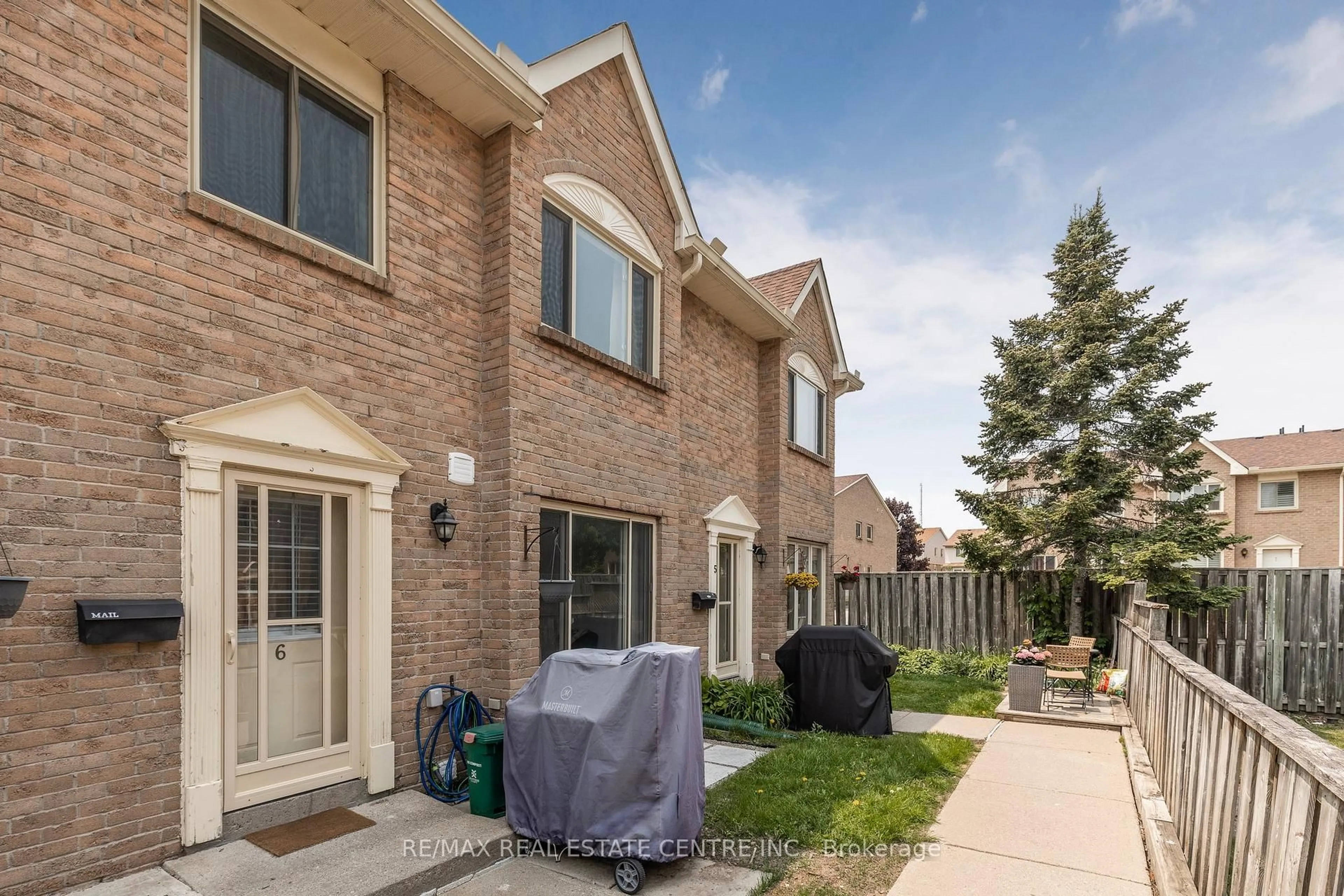 Unknown for 4 Cedar Dr #6, Orangeville Ontario L9W 2X6