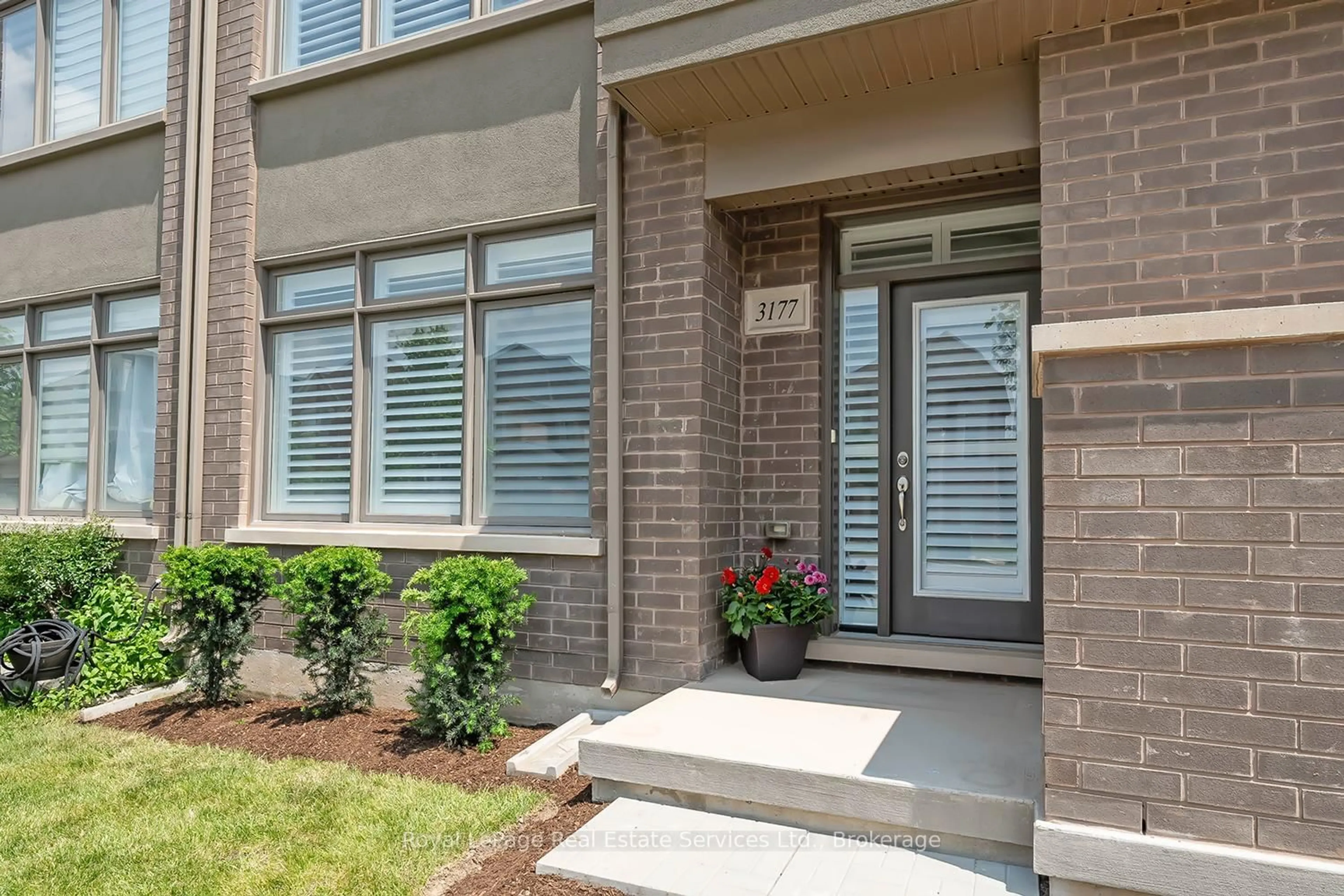 Home with brick exterior material, street for 3177 Ernest Appelbe Blvd, Oakville Ontario L6H 0P1