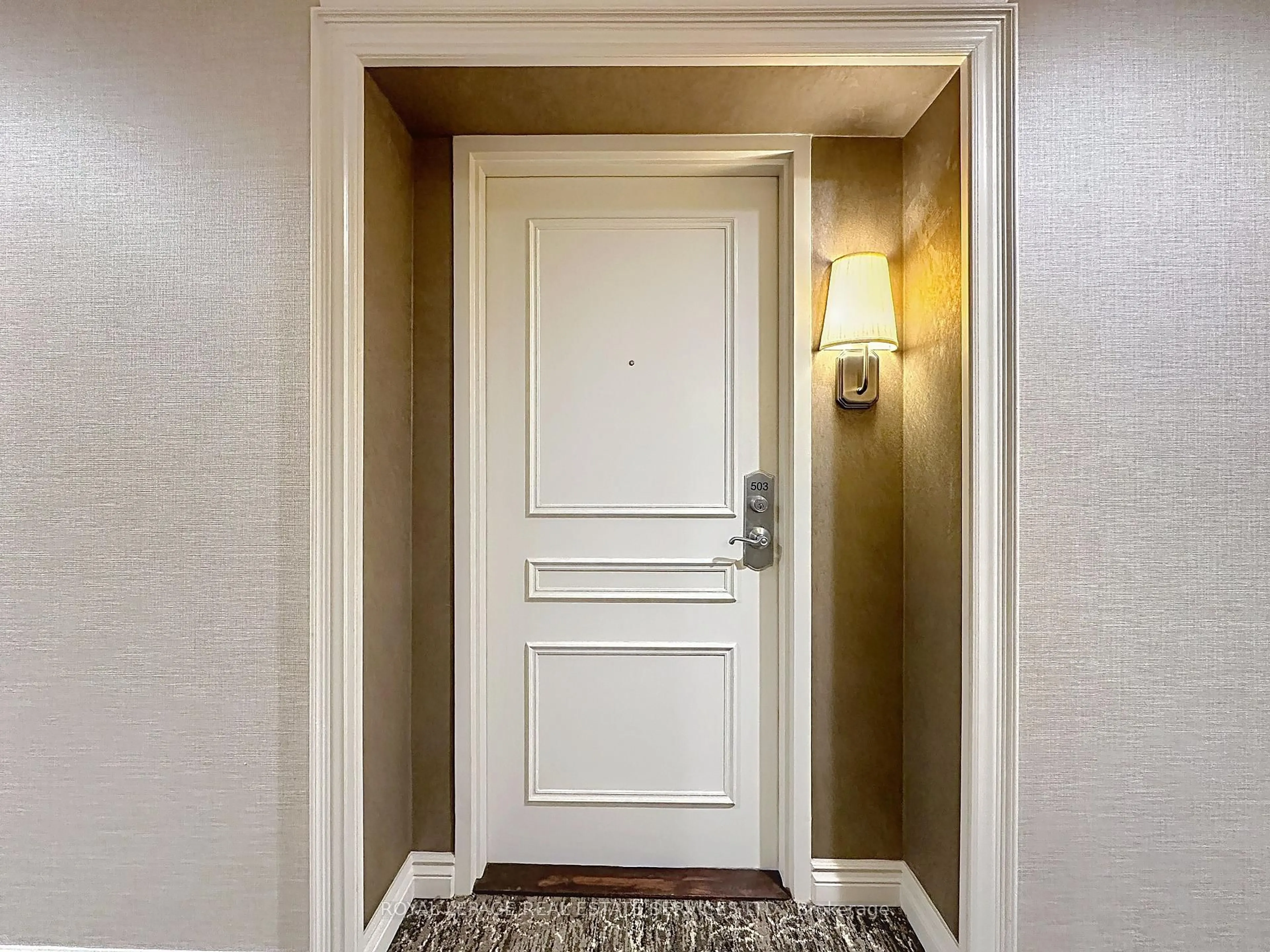Indoor entryway for 3085 Bloor St #503, Toronto Ontario M8X 1C9