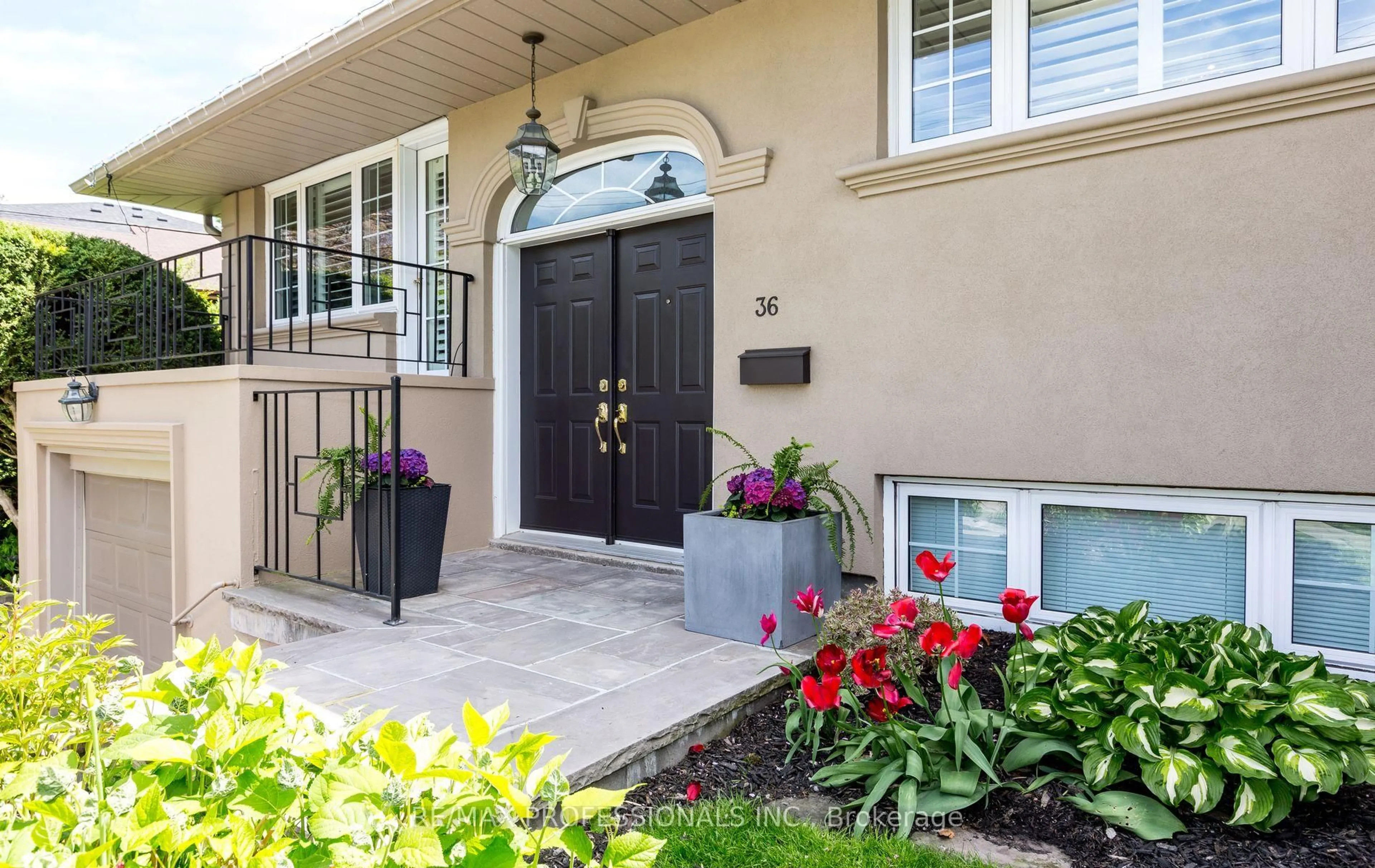 Indoor entryway for 36 Ravenscrest Dr, Toronto Ontario M9B 5M7