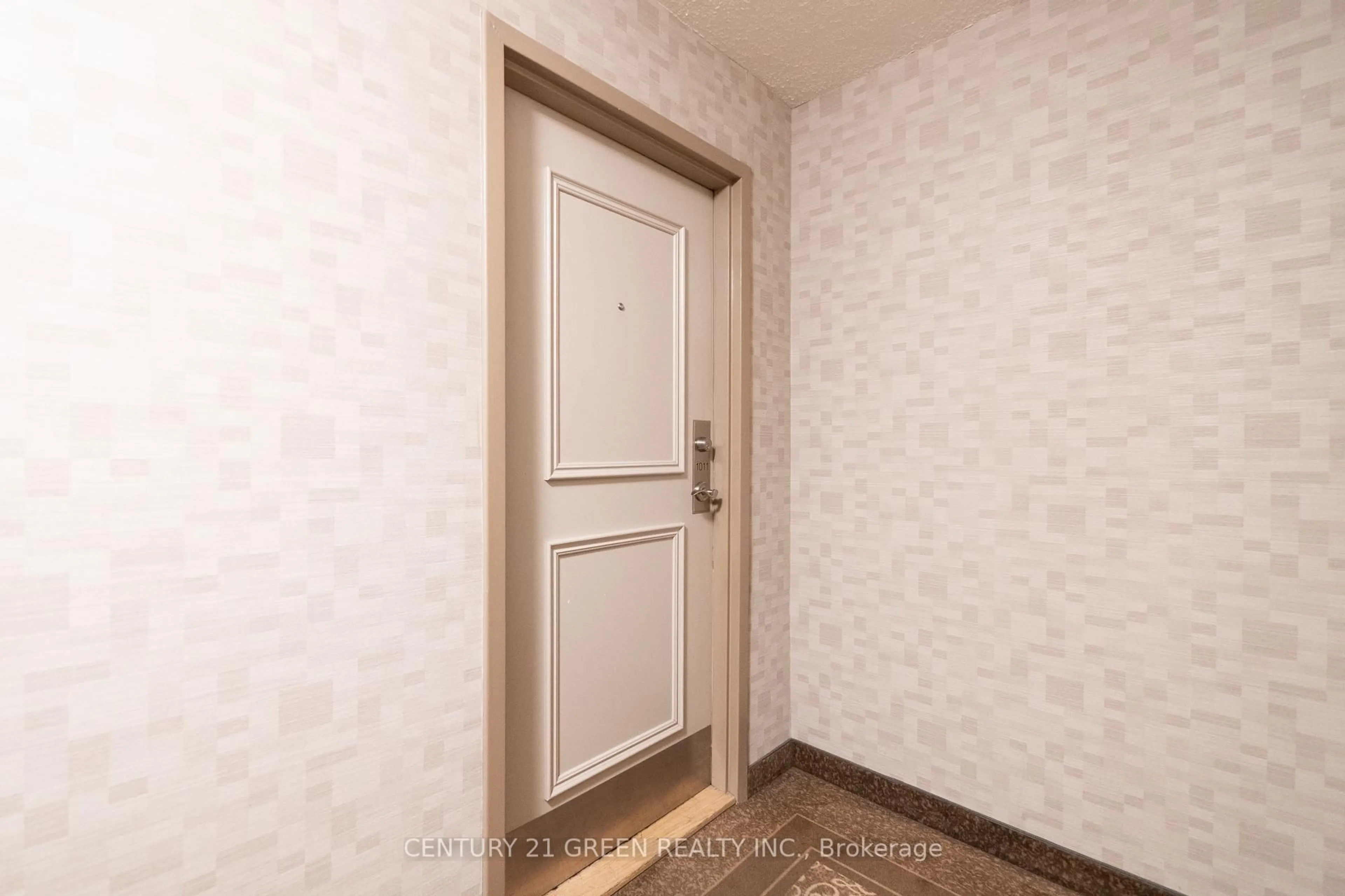 Indoor entryway for 1300 Mississauga Valley Blvd #1011, Mississauga Ontario L5A 3S8