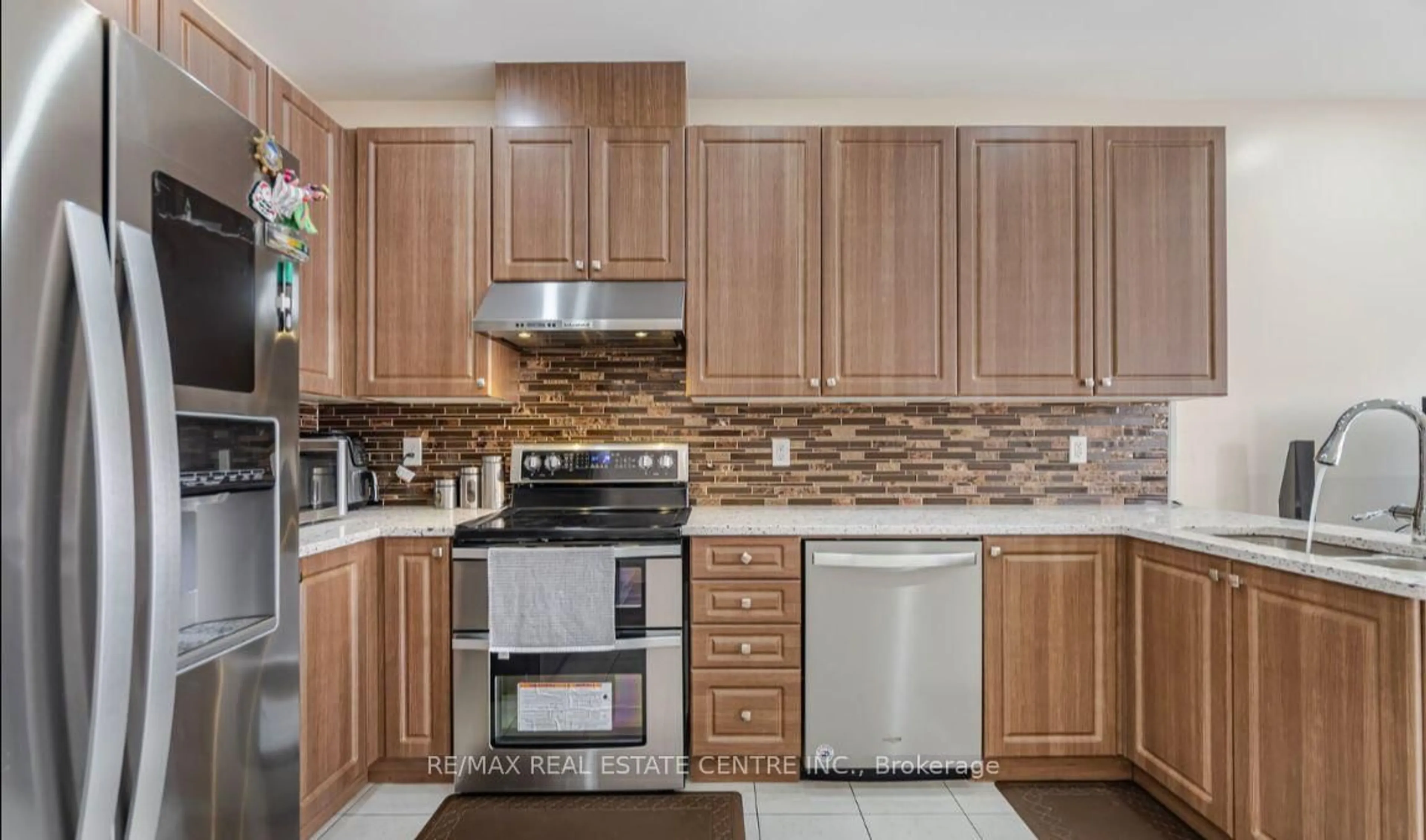 Standard kitchen, unknown for 14 Gulfbrook Circ, Brampton Ontario L6Z 0G4