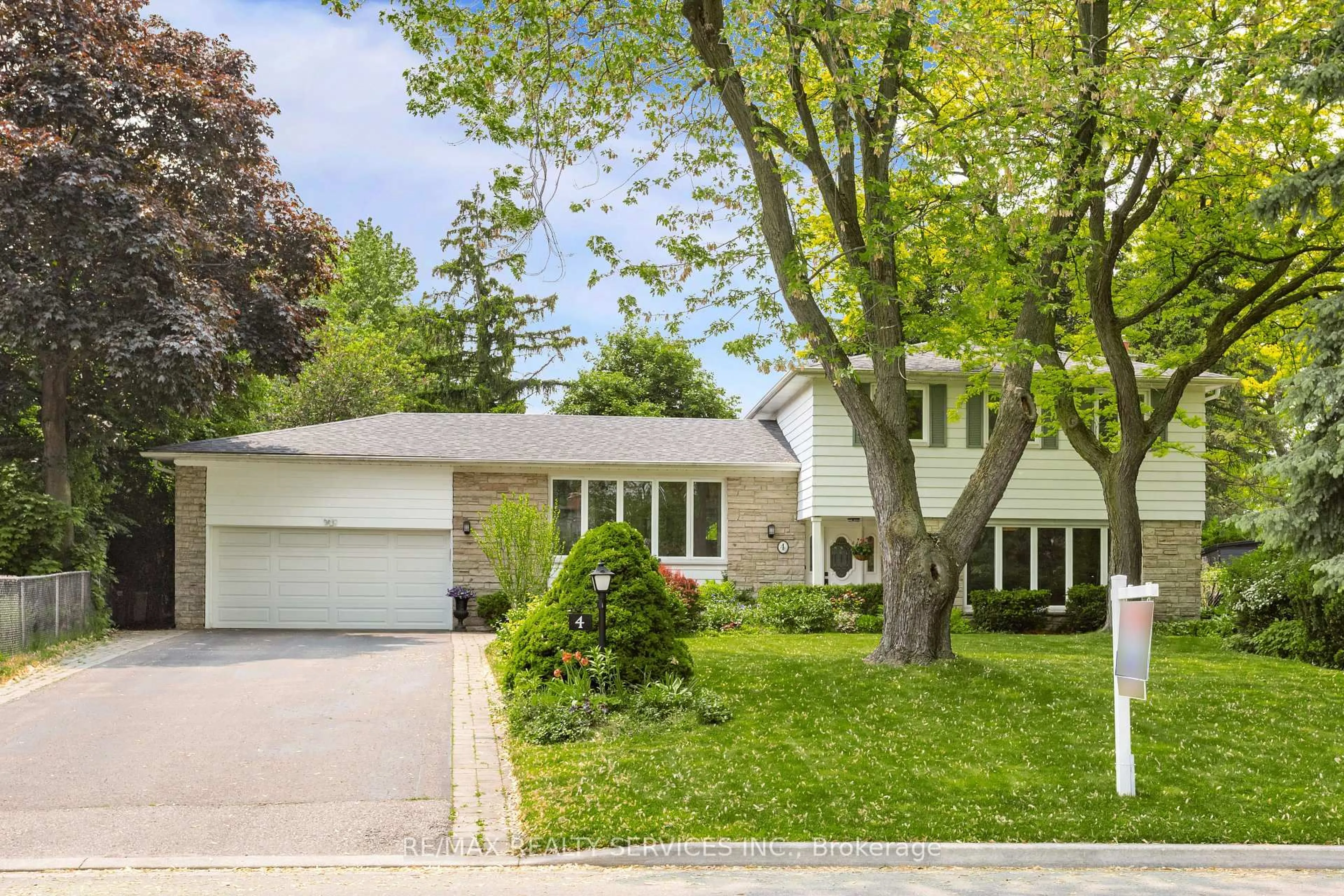 Unknown for 4 Richmond Dr, Brampton Ontario L6W 2E8
