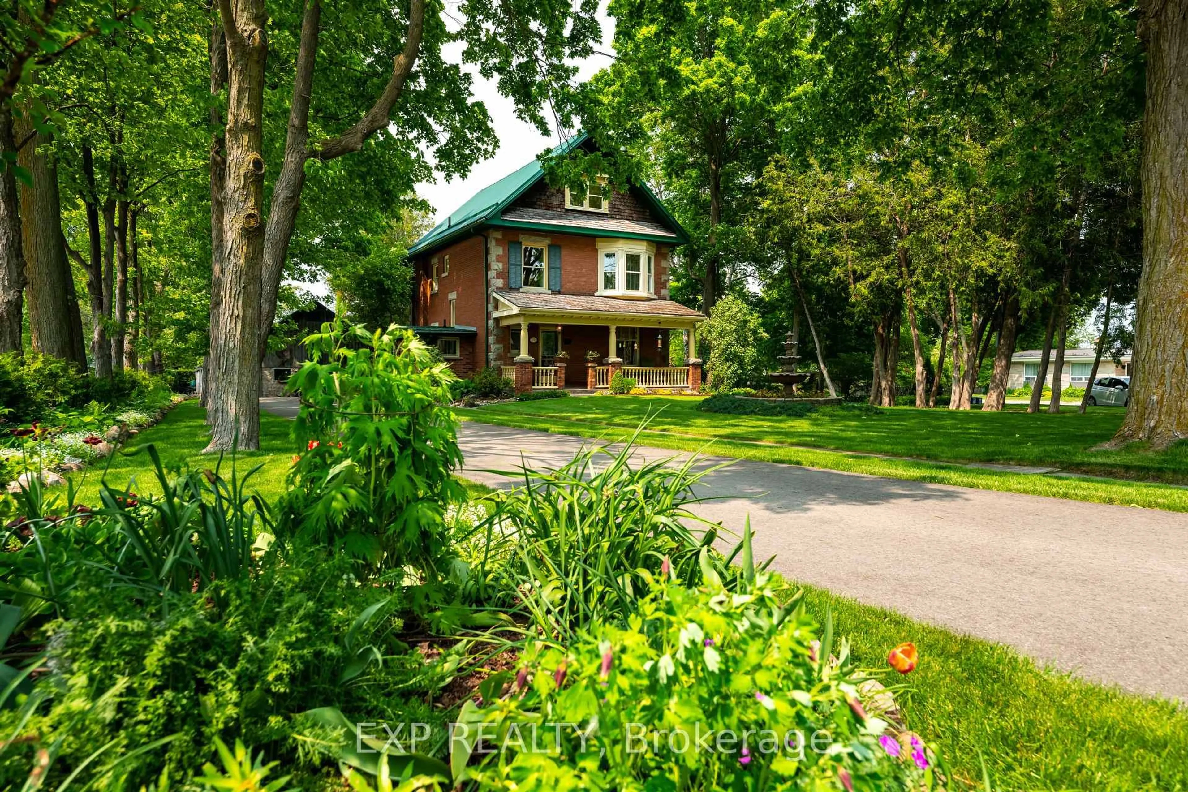 A pic from outside/outdoor area/front of a property/back of a property/a pic from drone, street for 24 Faulkner St, Orangeville Ontario L9W 2G6