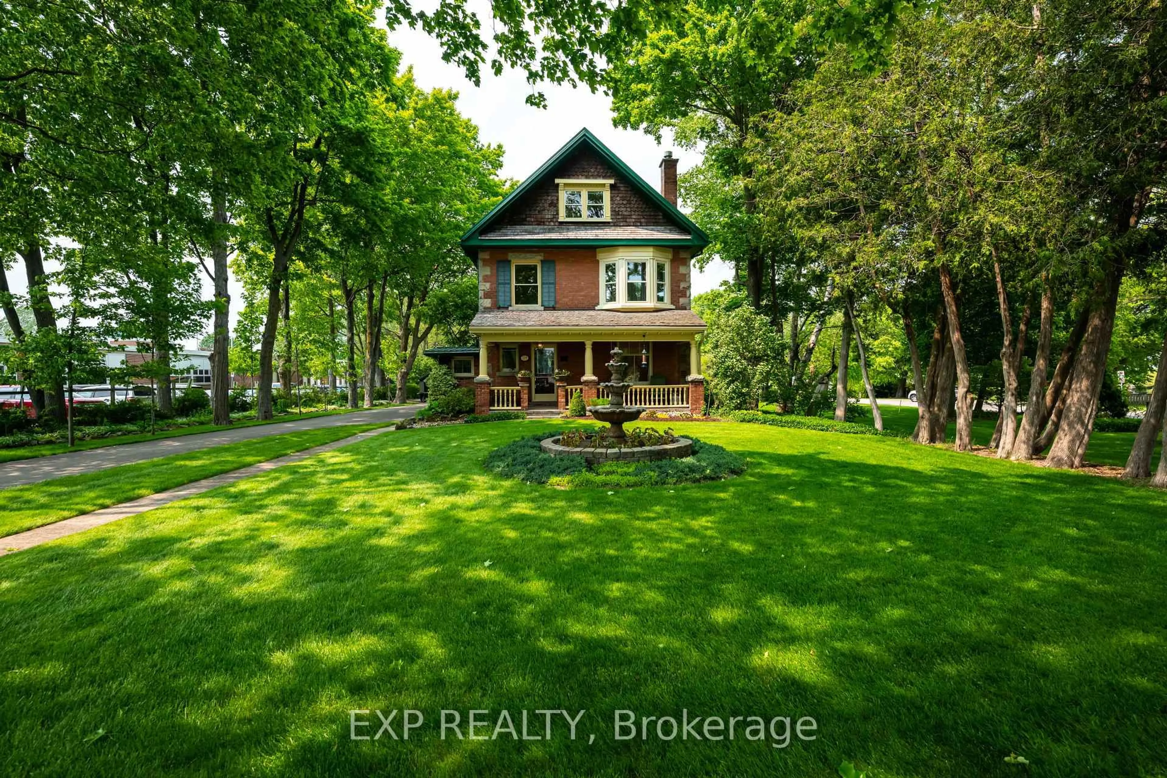 A pic from outside/outdoor area/front of a property/back of a property/a pic from drone, building for 24 Faulkner St, Orangeville Ontario L9W 2G6