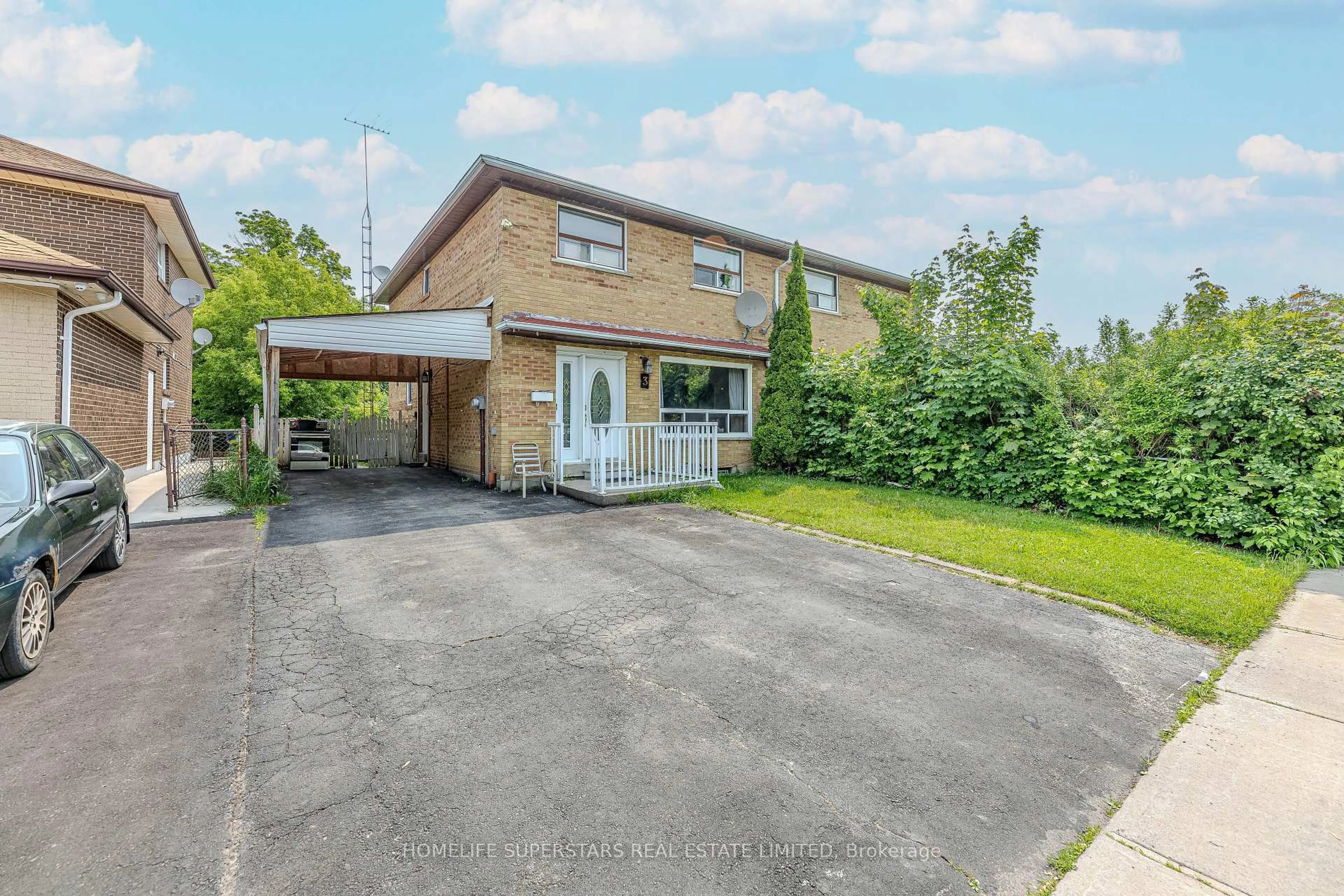 A pic from outside/outdoor area/front of a property/back of a property/a pic from drone, street for 3 Lightwood Dr, Toronto Ontario M9V 2Z1
