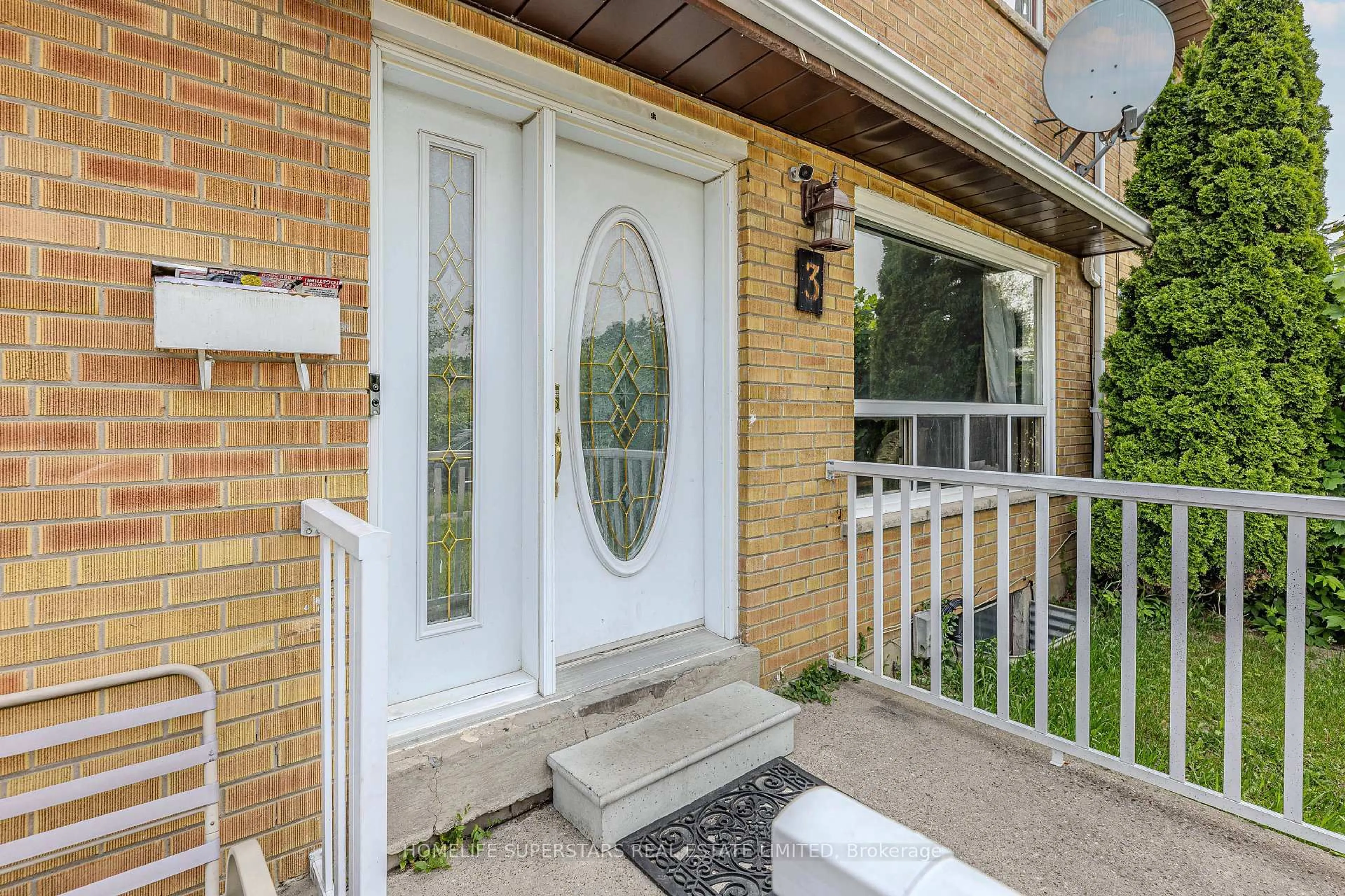 Indoor entryway for 3 Lightwood Dr, Toronto Ontario M9V 2Z1