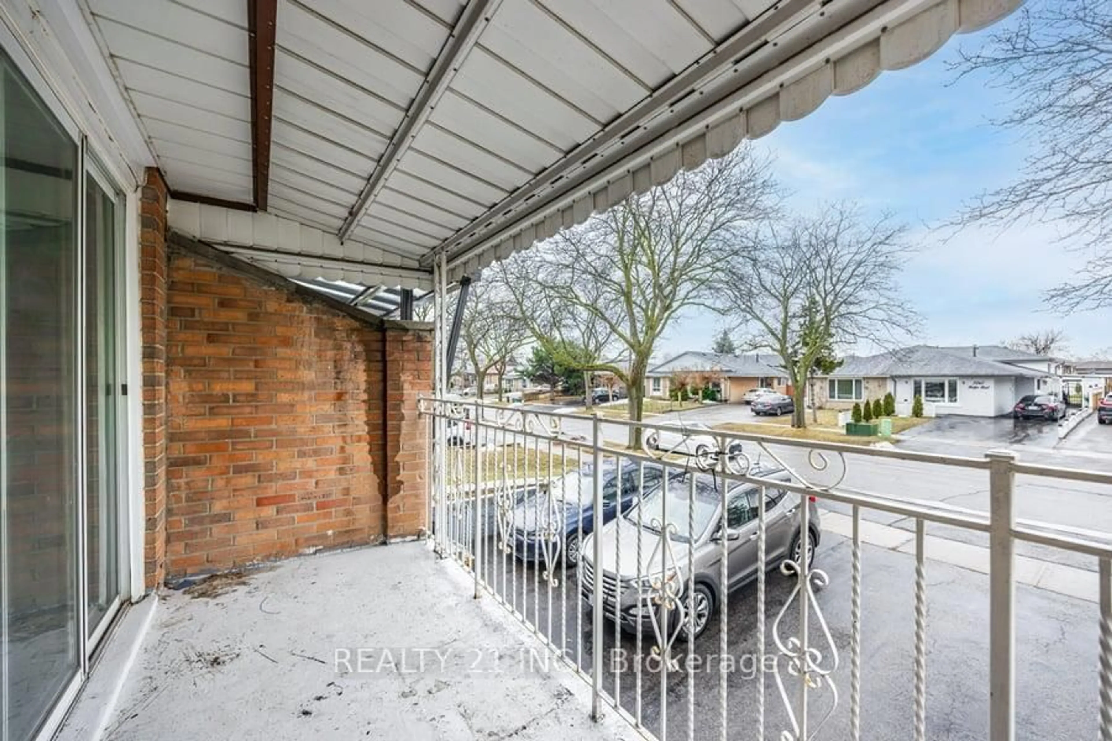 Patio, street for 7265 Redfox Rd, Mississauga Ontario L4T 2L9