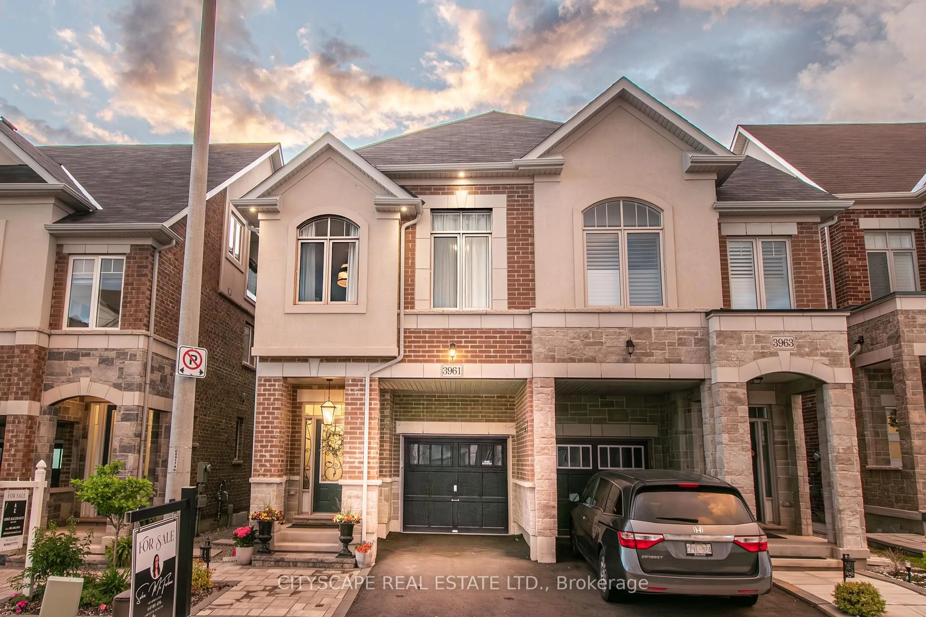 Home with brick exterior material, street for 3961 Koenig Rd, Burlington Ontario L7M 0Z7
