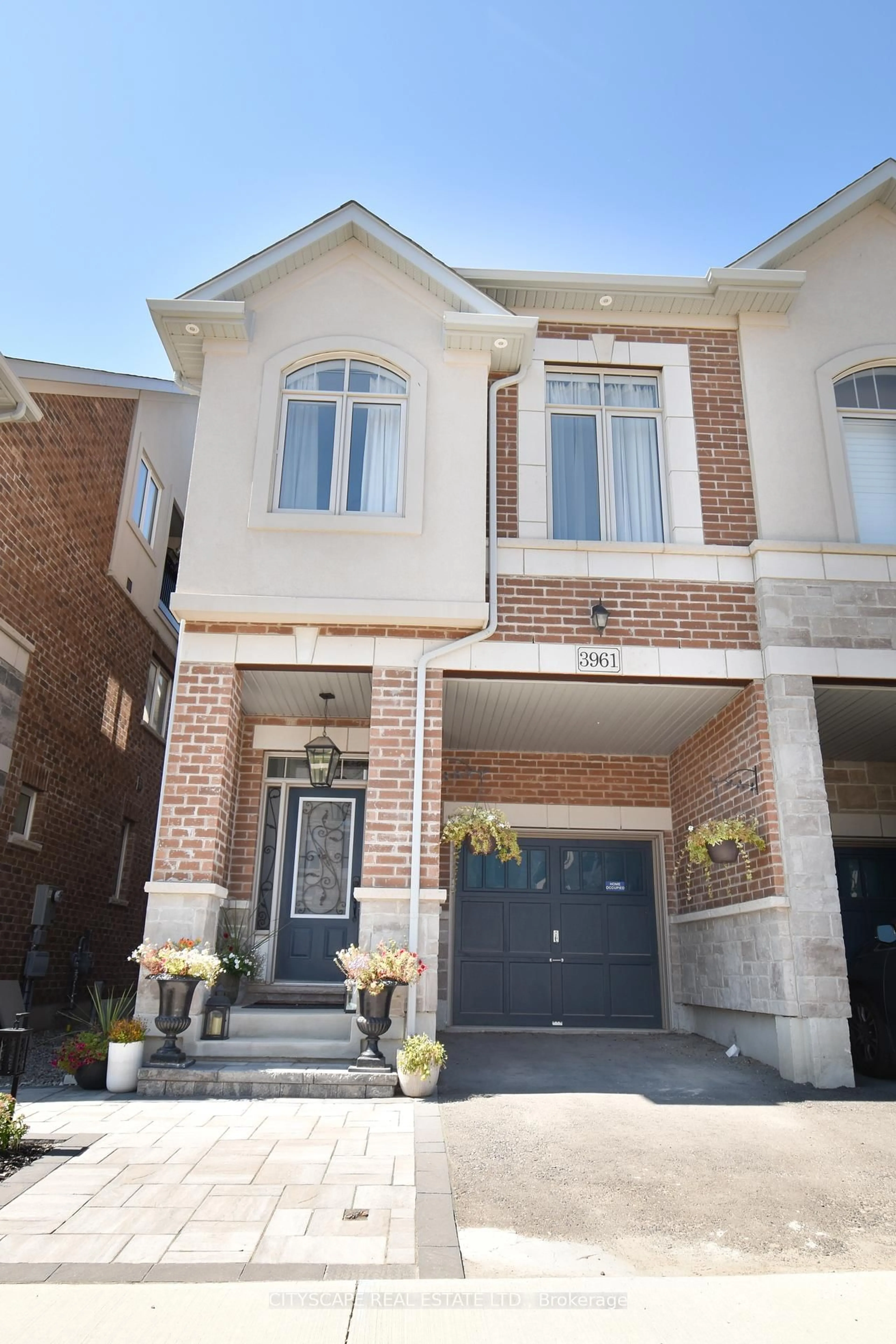 Home with brick exterior material, street for 3961 Koenig Rd, Burlington Ontario L7M 0Z7