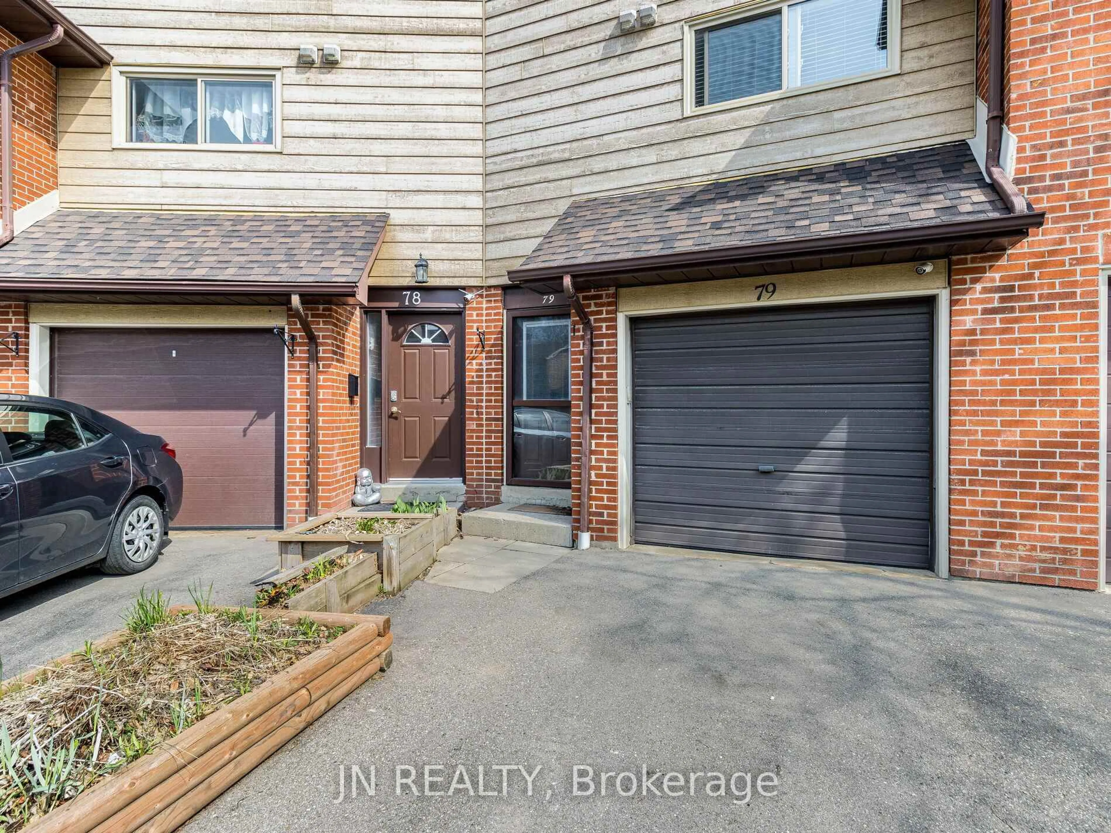 Indoor entryway for 79 Foster Cres #79, Brampton Ontario L6V 3M8