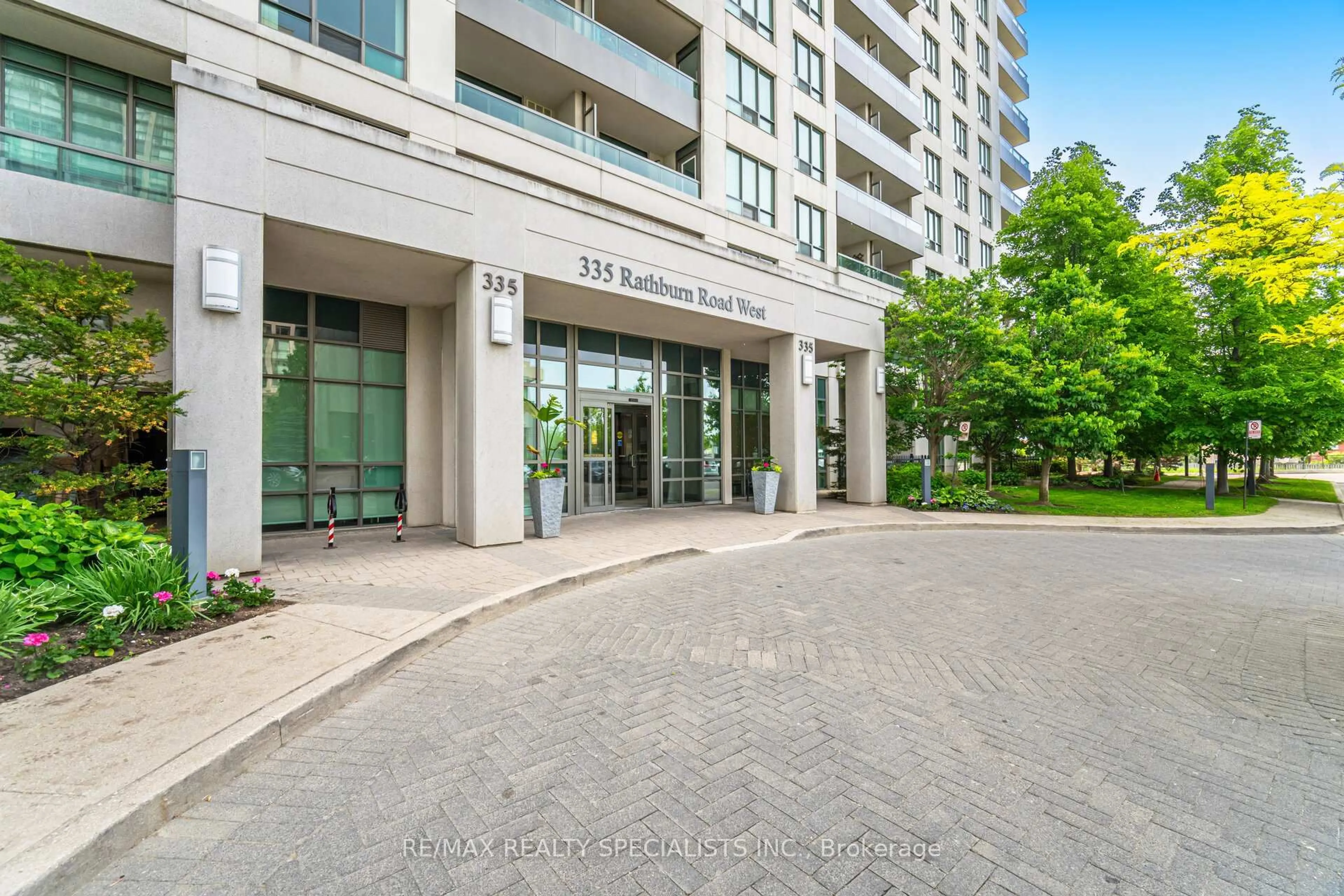 Indoor foyer for 335 Rathburn Rd #2002, Mississauga Ontario L5B 0C8