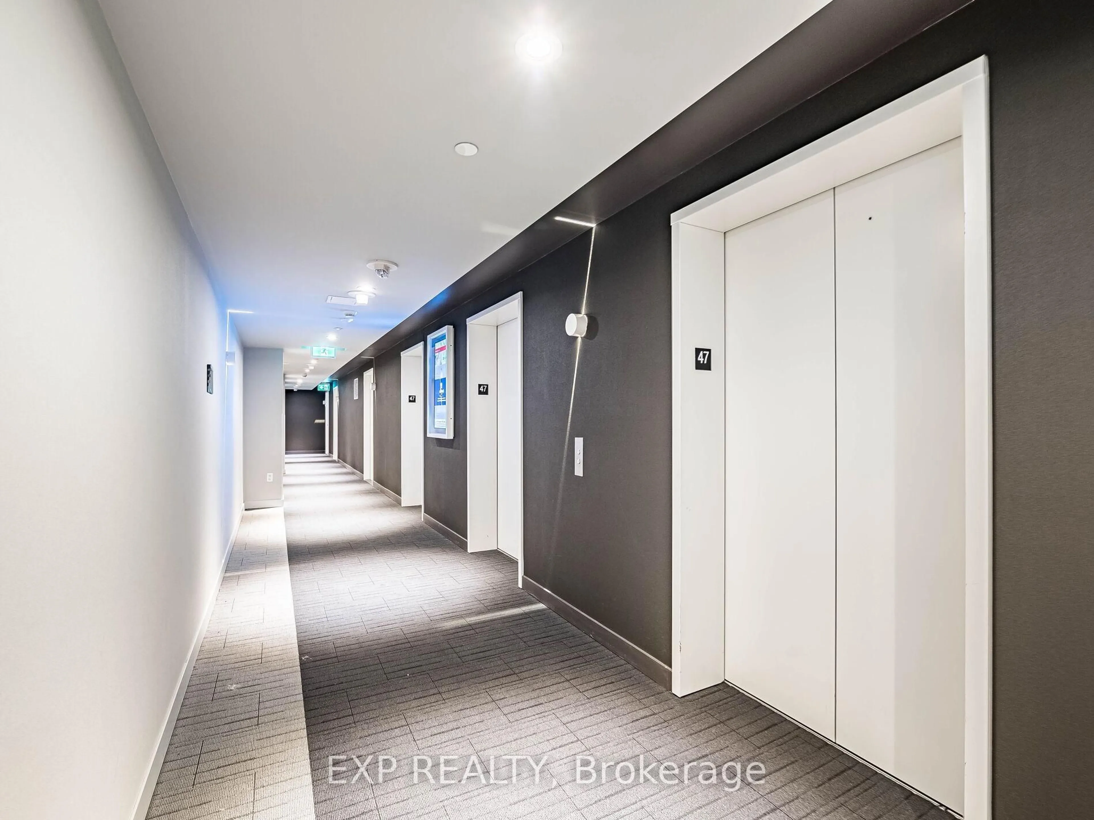 Indoor foyer for 3883 Quartz Rd #4701, Mississauga Ontario L5B 0M4