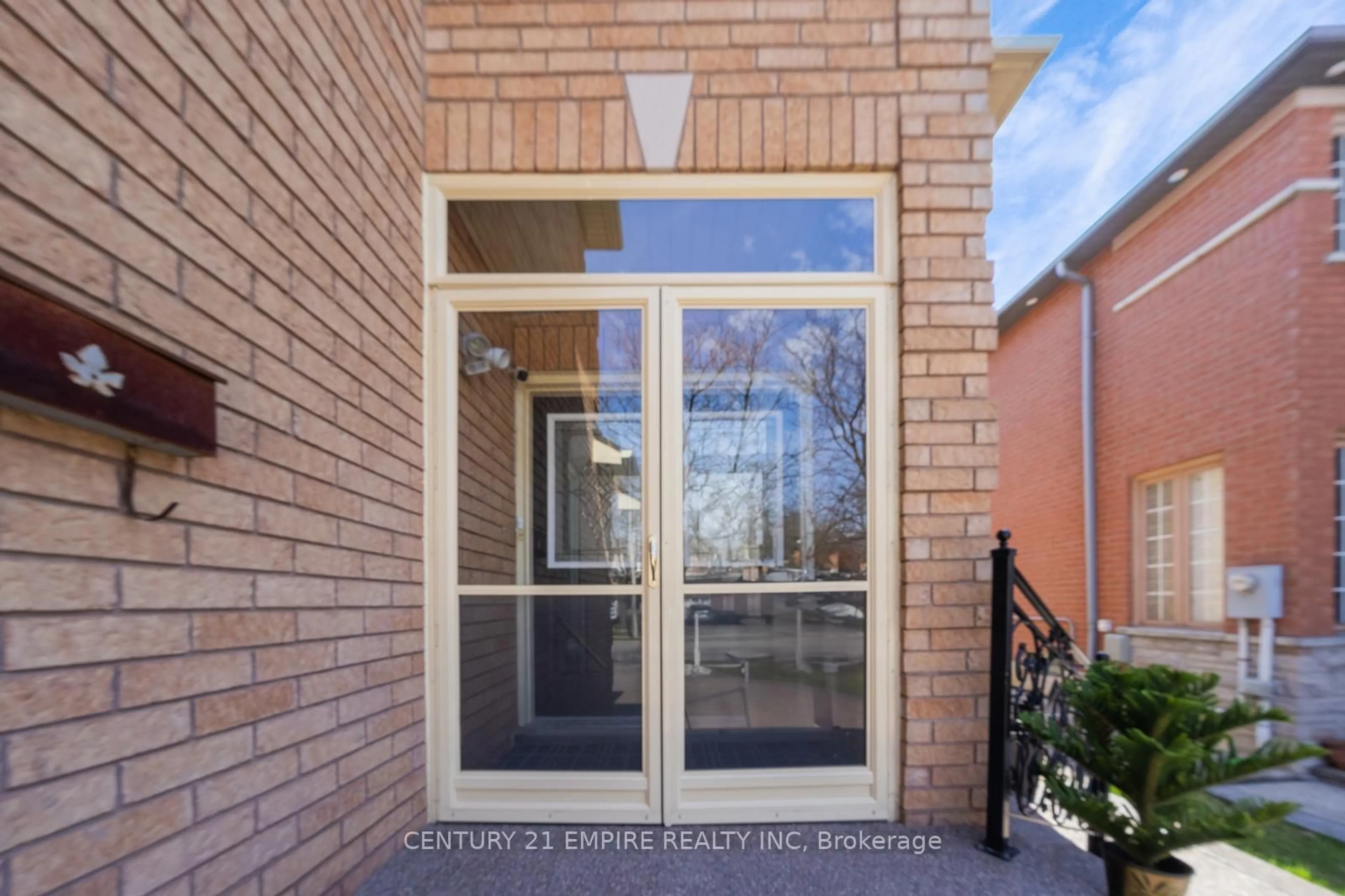 Indoor entryway for 30 Golden Eagle Rd, Brampton Ontario L6R 1Z4