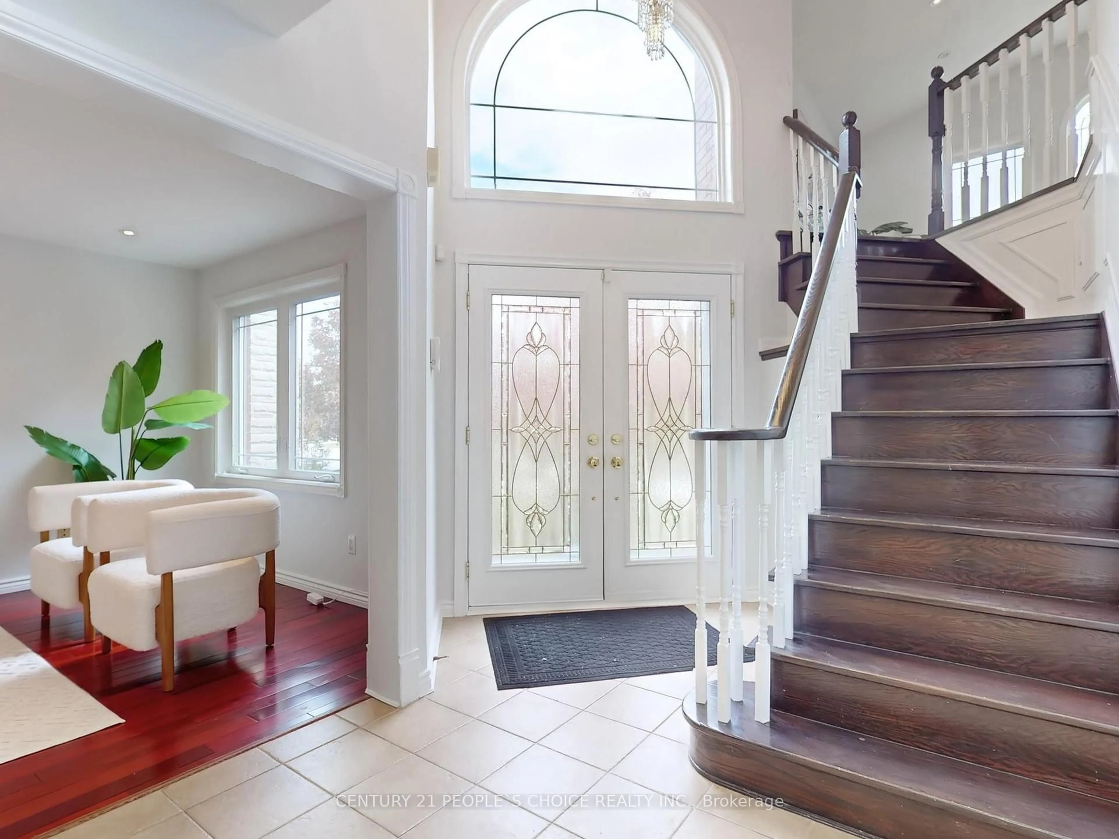 Indoor entryway for 5972 Aquarius Crt, Mississauga Ontario L5M 4Z9