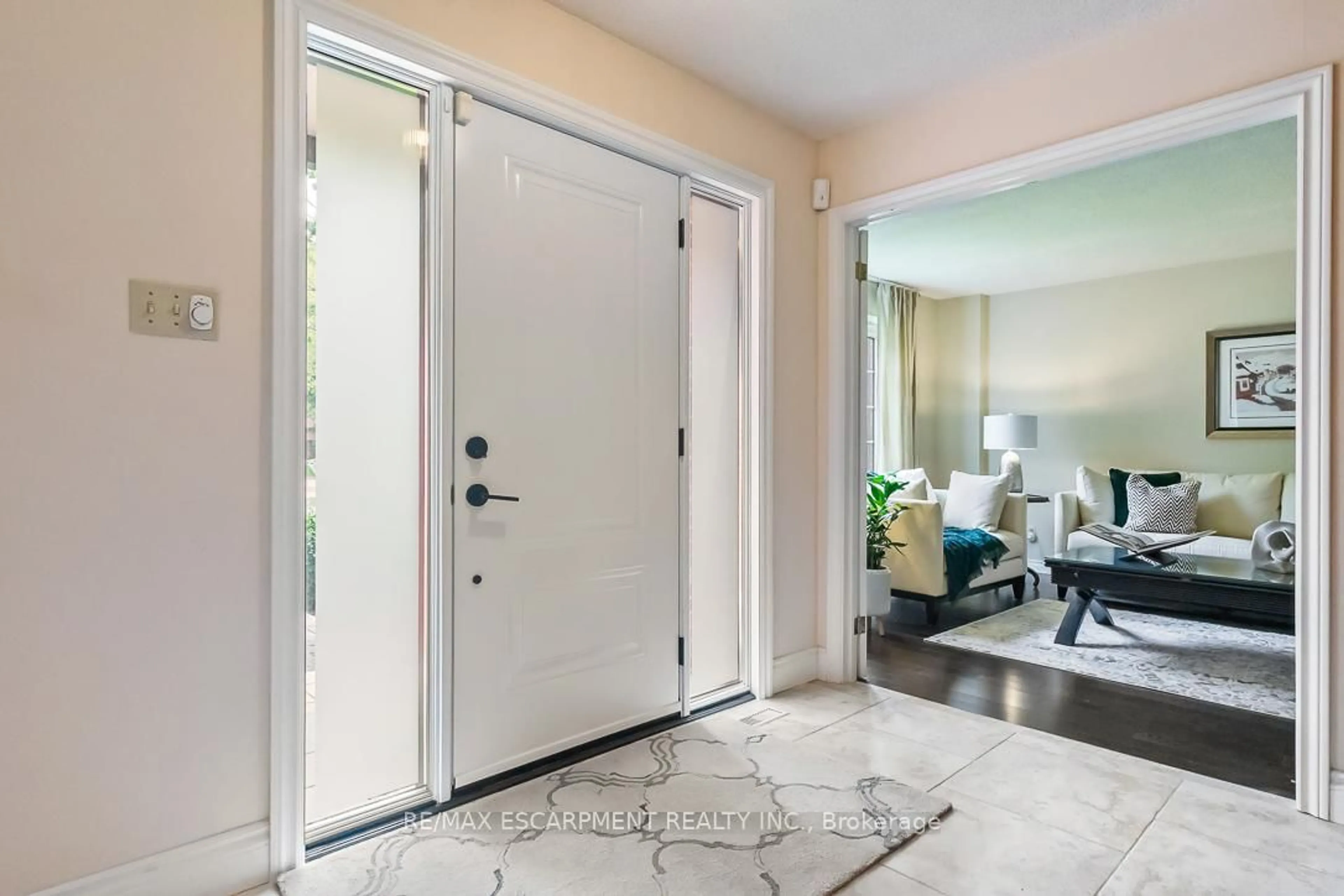 Indoor entryway for 1536 Calumet Pl, Mississauga Ontario L5J 3A9