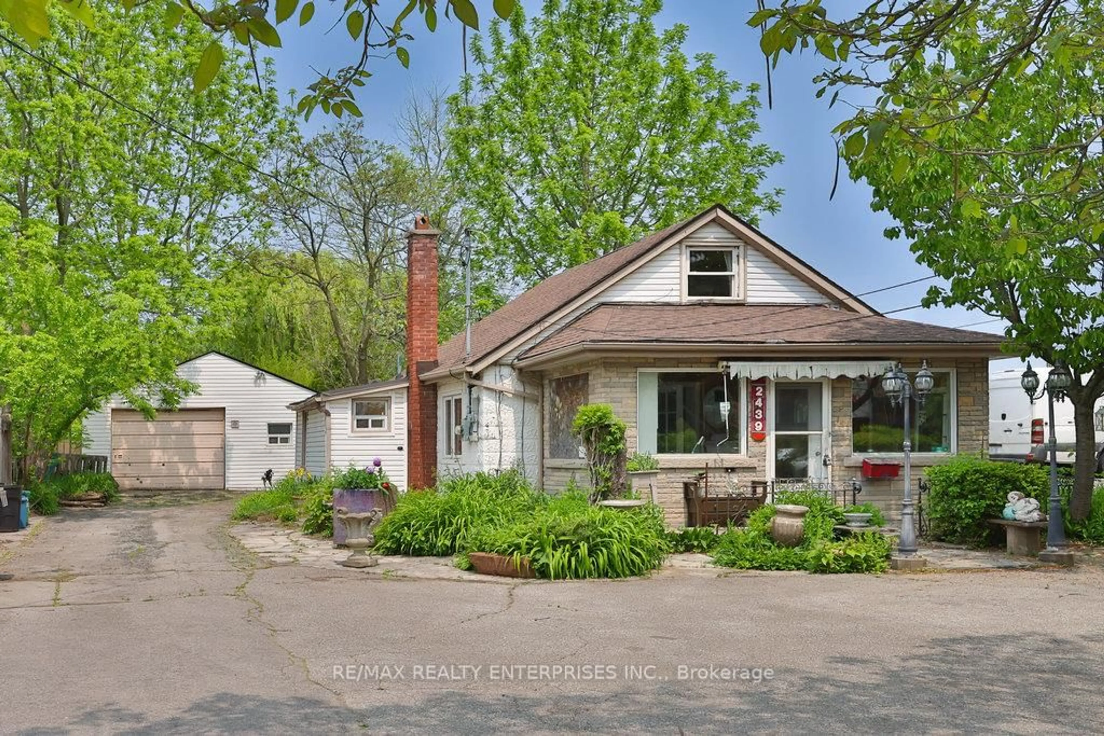 Unknown for 2439 Prospect St, Burlington Ontario L7R 2B1