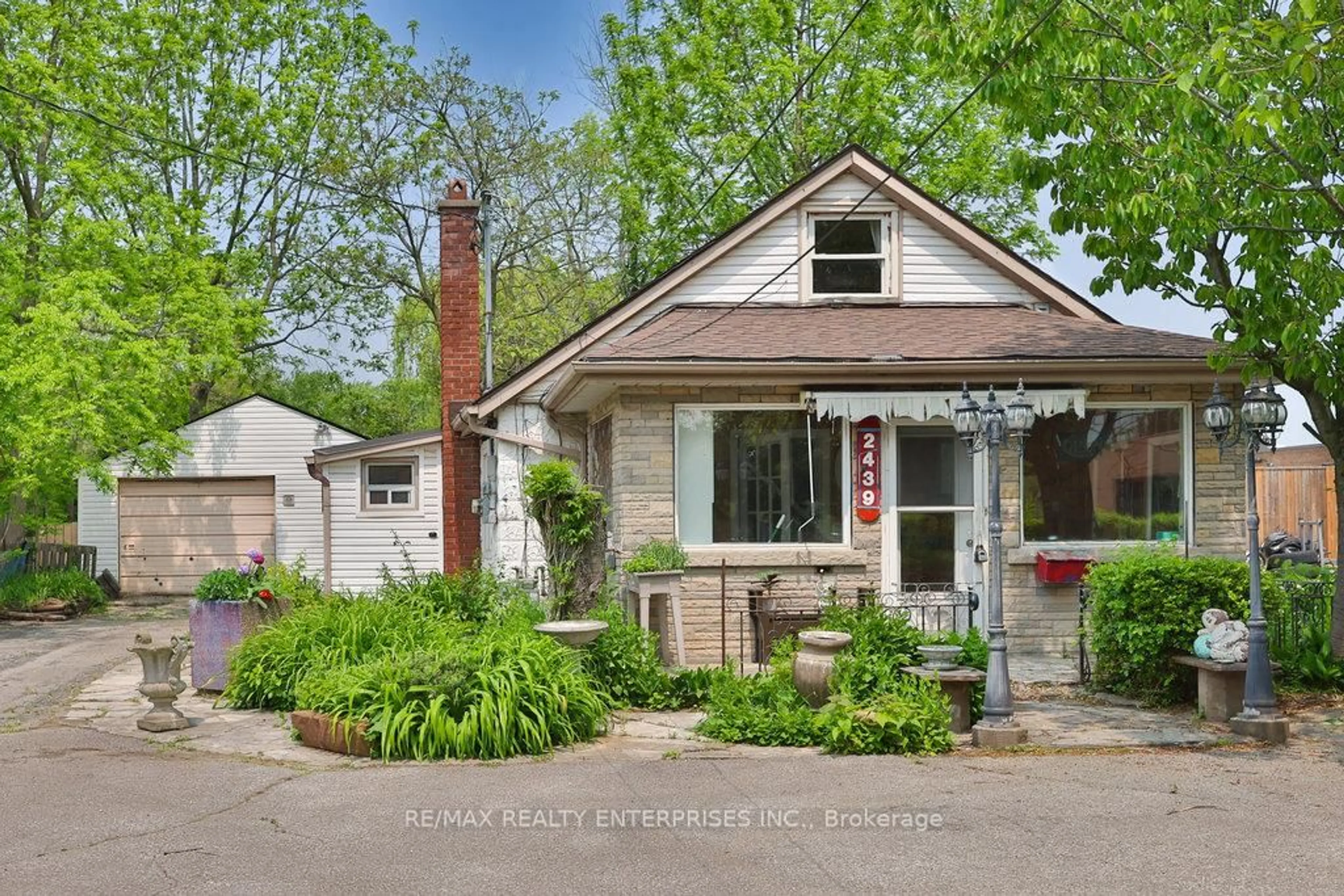 Unknown for 2439 Prospect St, Burlington Ontario L7R 2B1