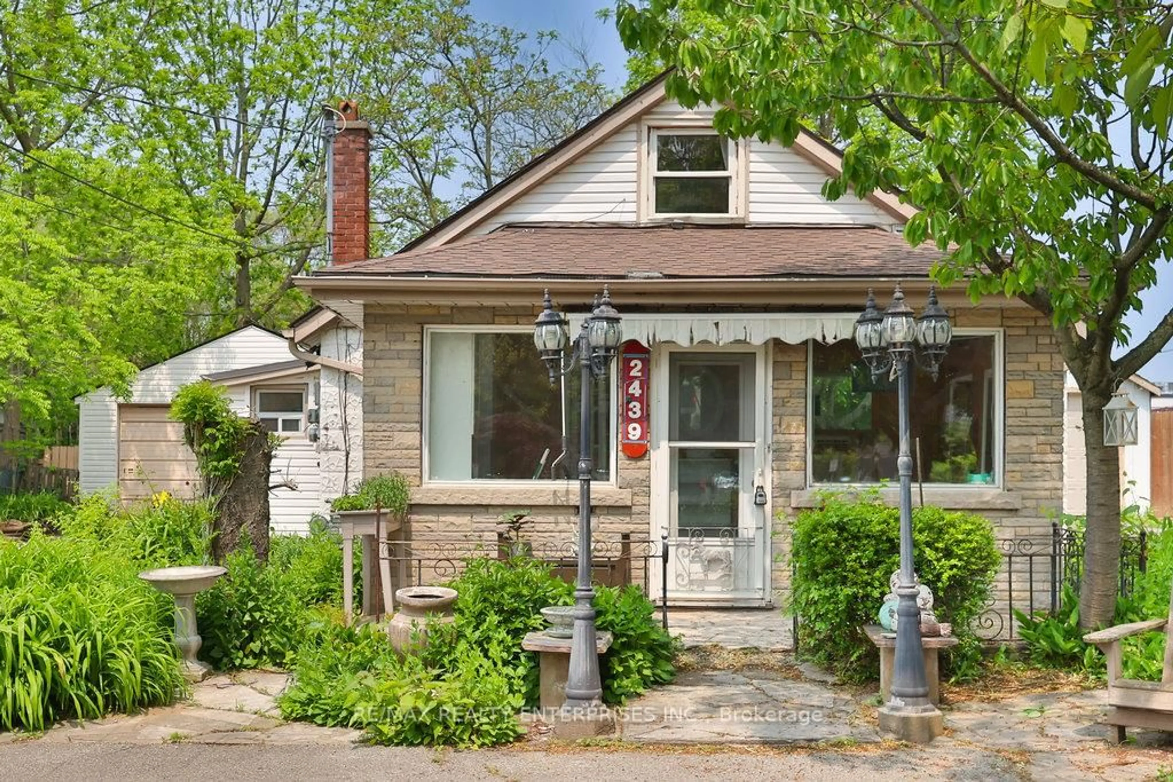 Home with brick exterior material, street for 2439 Prospect St, Burlington Ontario L7R 2B1