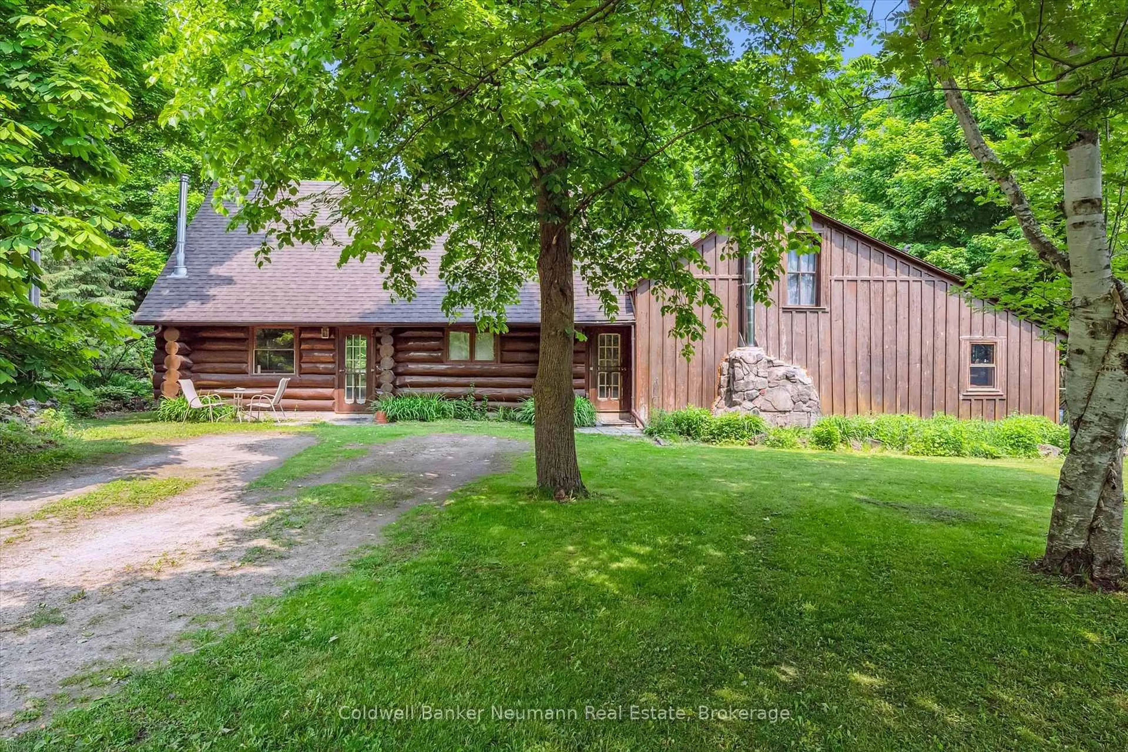A pic from outside/outdoor area/front of a property/back of a property/a pic from drone, unknown for 13085 Nassagaweya Puslinch Townline, Milton Ontario L0P 1J0