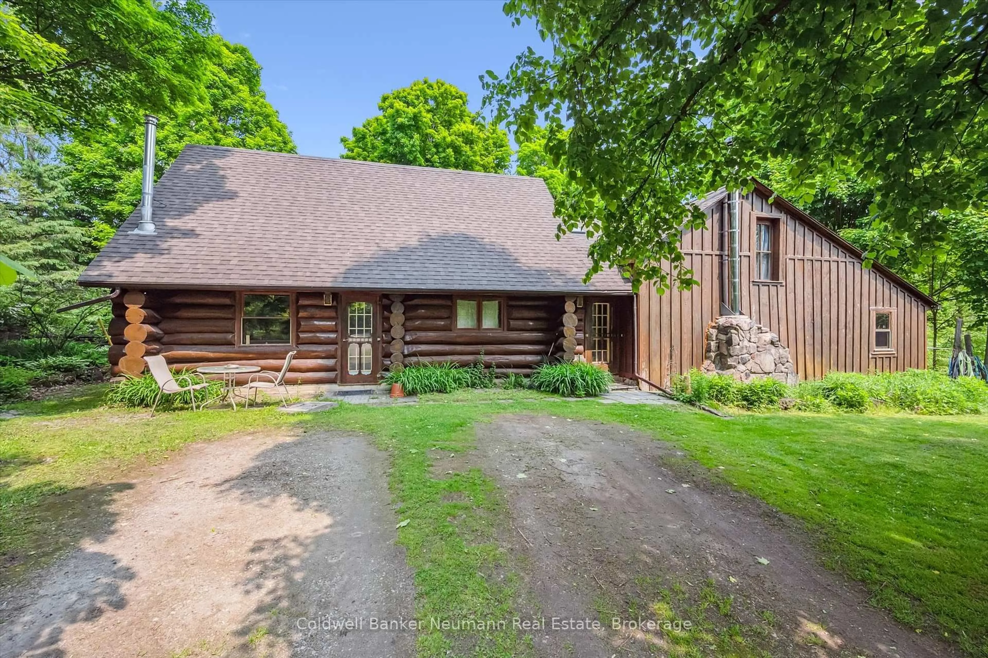 A pic from outside/outdoor area/front of a property/back of a property/a pic from drone, unknown for 13085 Nassagaweya Puslinch Townline, Milton Ontario L0P 1J0