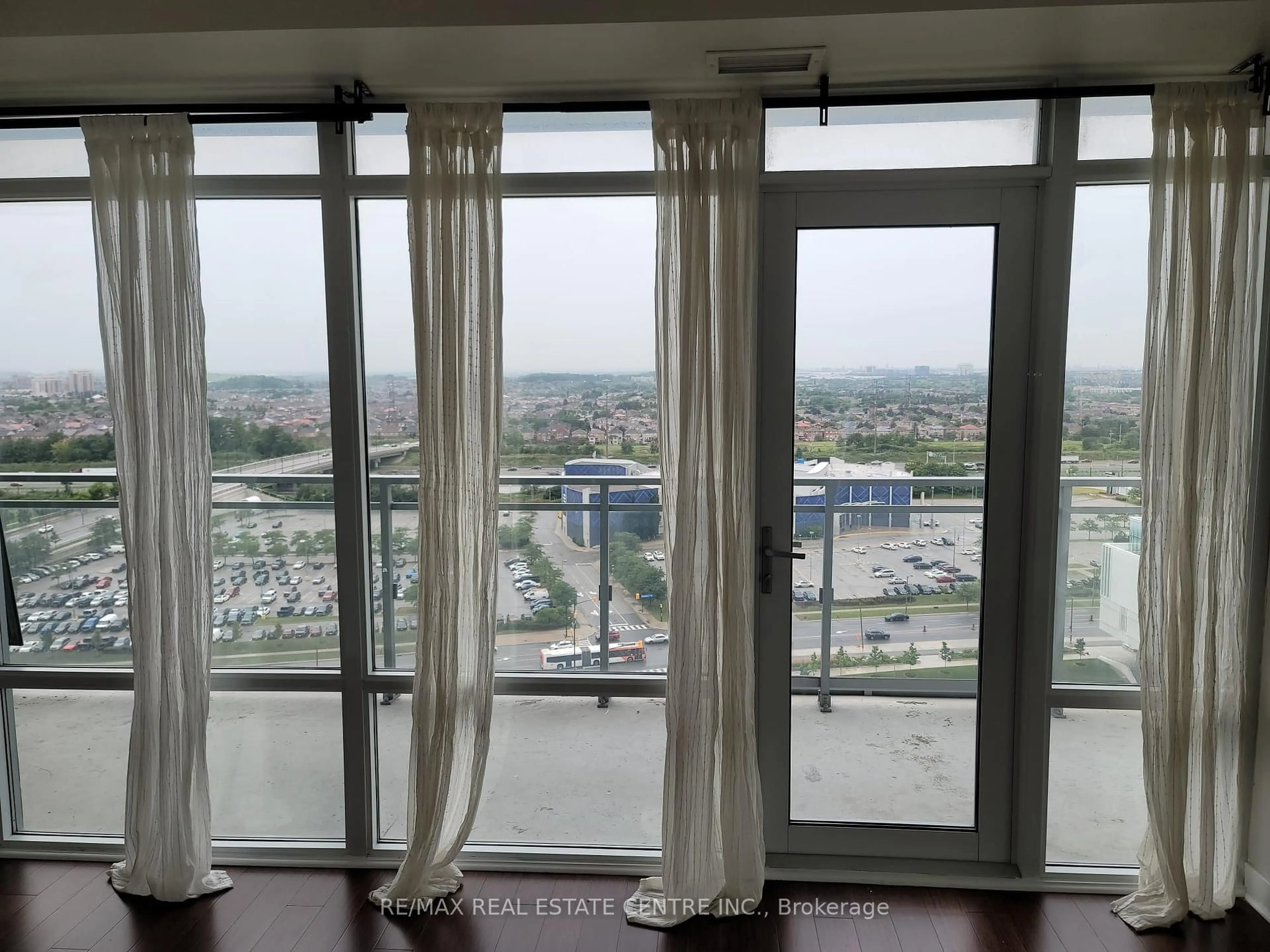 A pic of a room for 360 Square One Dr #1711, Mississauga Ontario L5B 0E6