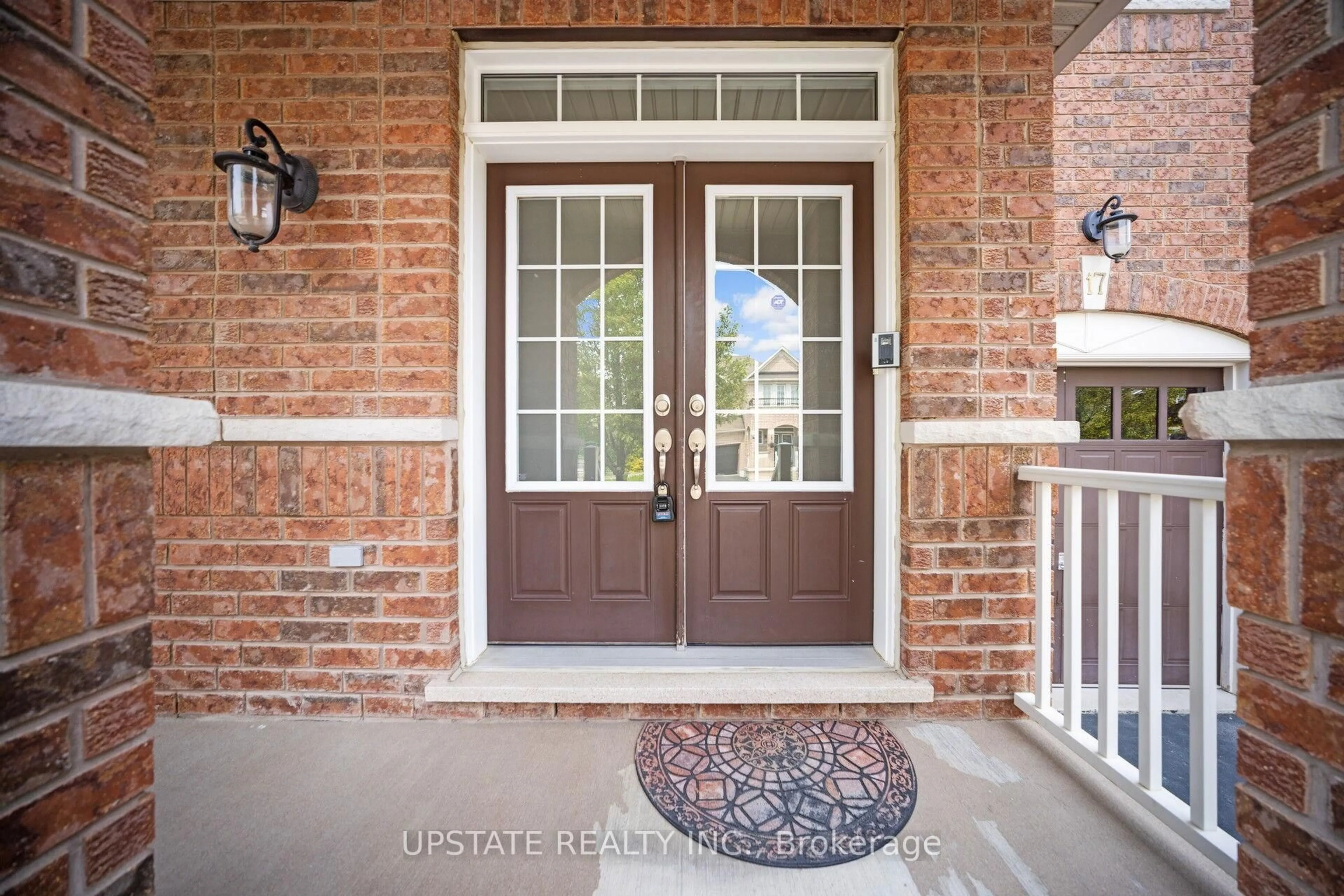 Indoor entryway for 17 Trentin Rd, Brampton Ontario L6P 3H4