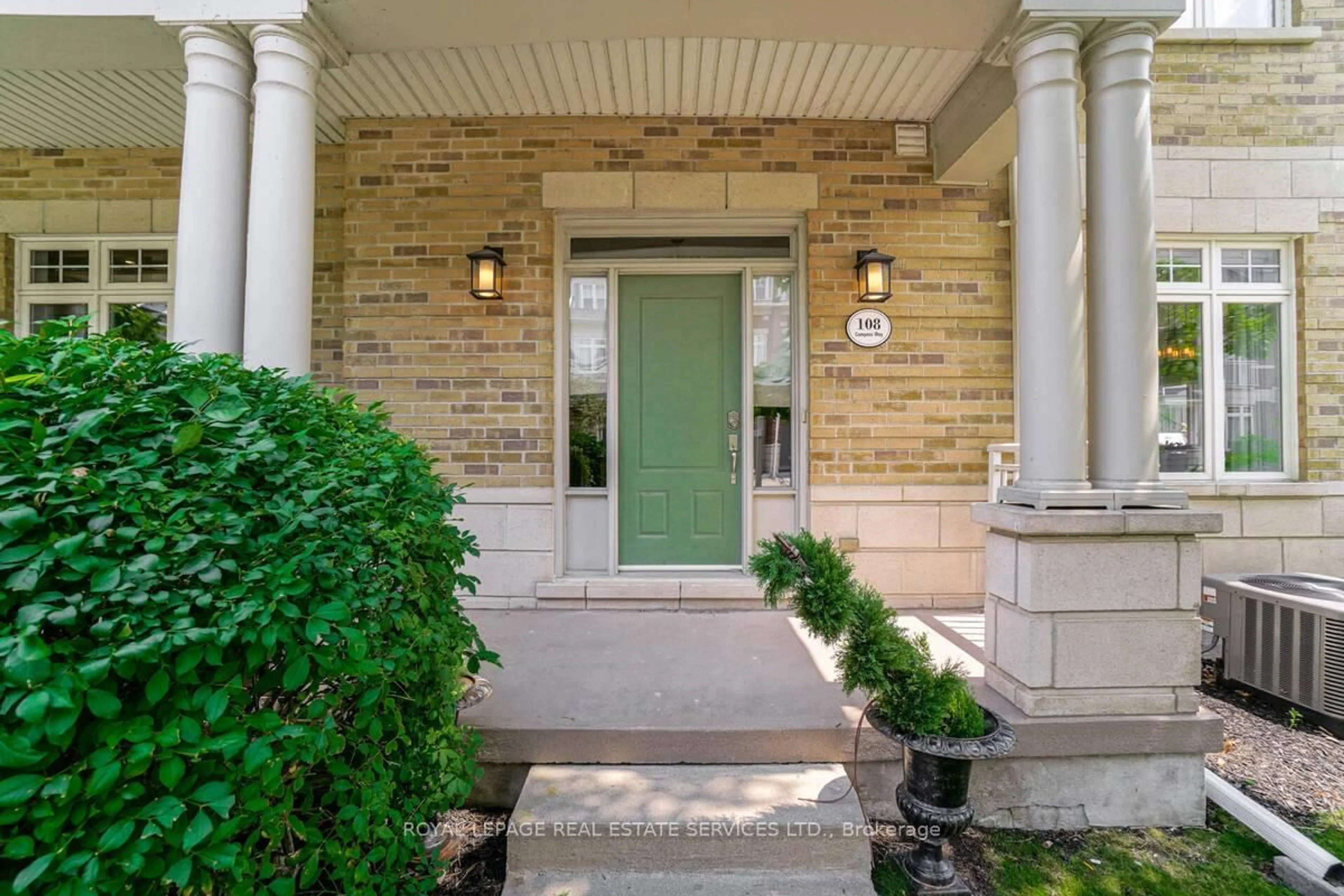 Indoor entryway for 108 Compass Way, Mississauga Ontario L5G 4V1