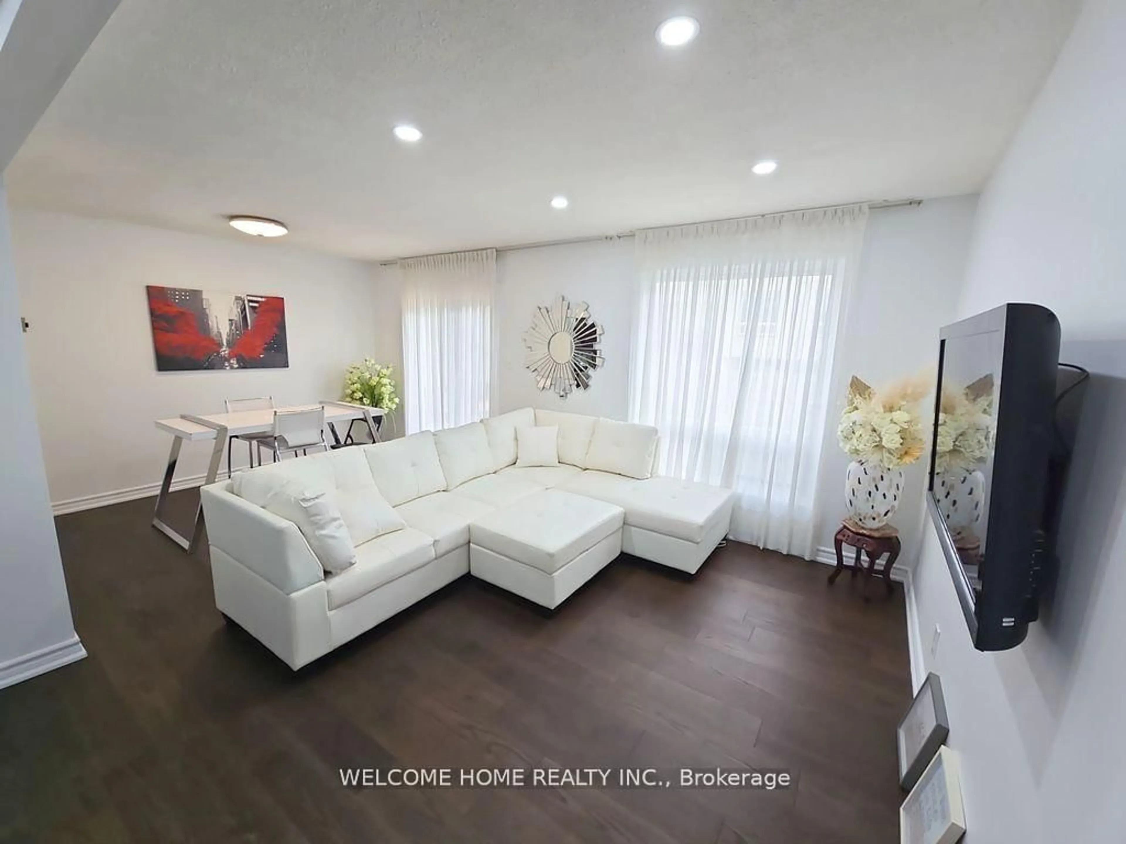 Living room with furniture, unknown for 49 Carleton Pl, Brampton Ontario L6T 3Z4