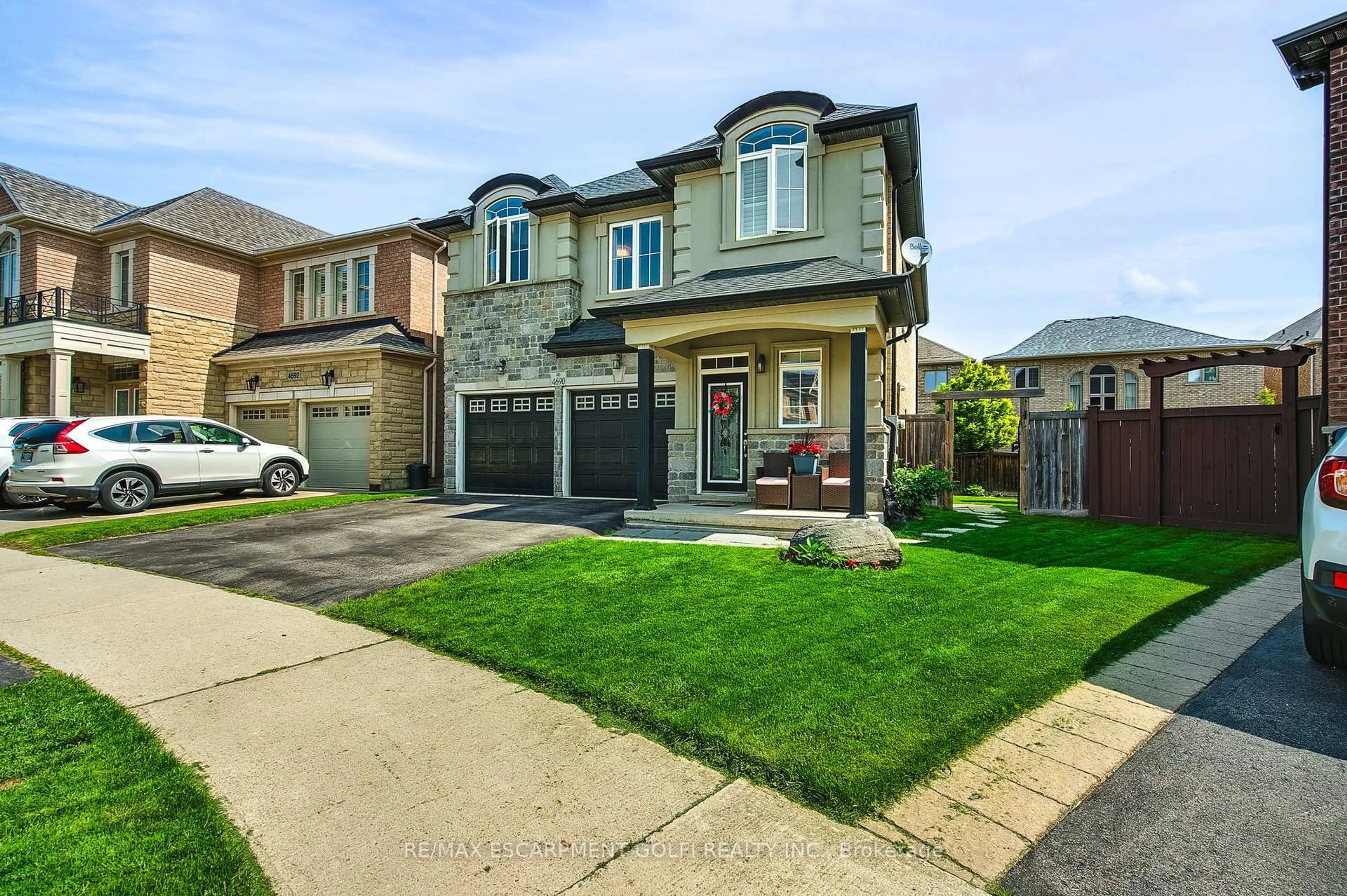 Home with brick exterior material, street for 4690 Kurtz Rd, Burlington Ontario L7M 0G2