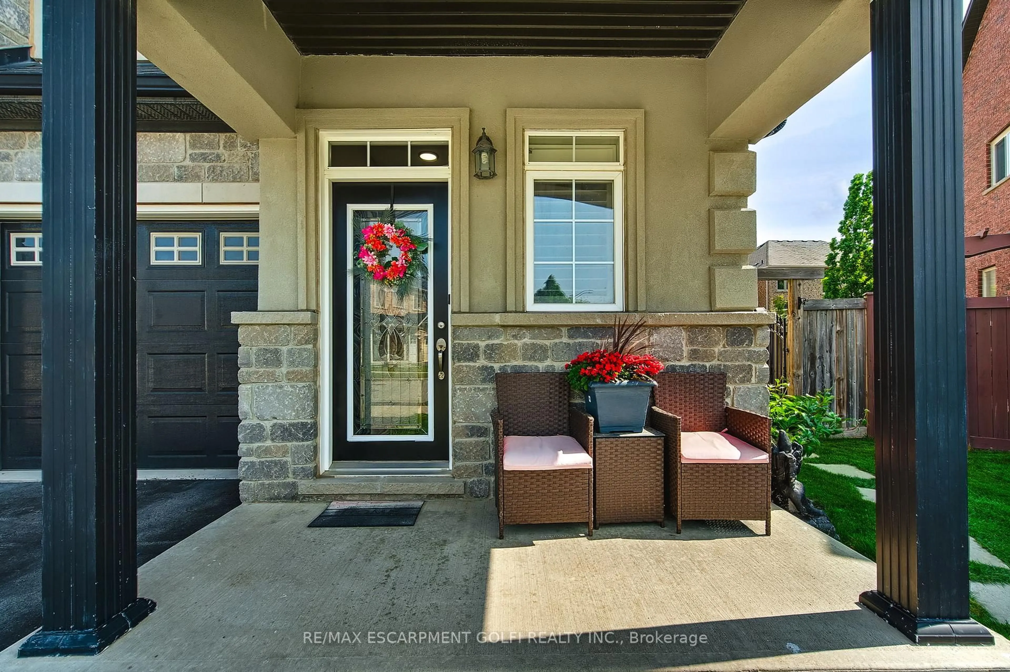 Indoor entryway for 4690 Kurtz Rd, Burlington Ontario L7M 0G2