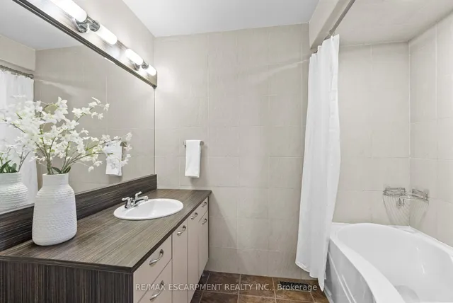 Additional property image - 4197 Longmoor Dr Unit 1