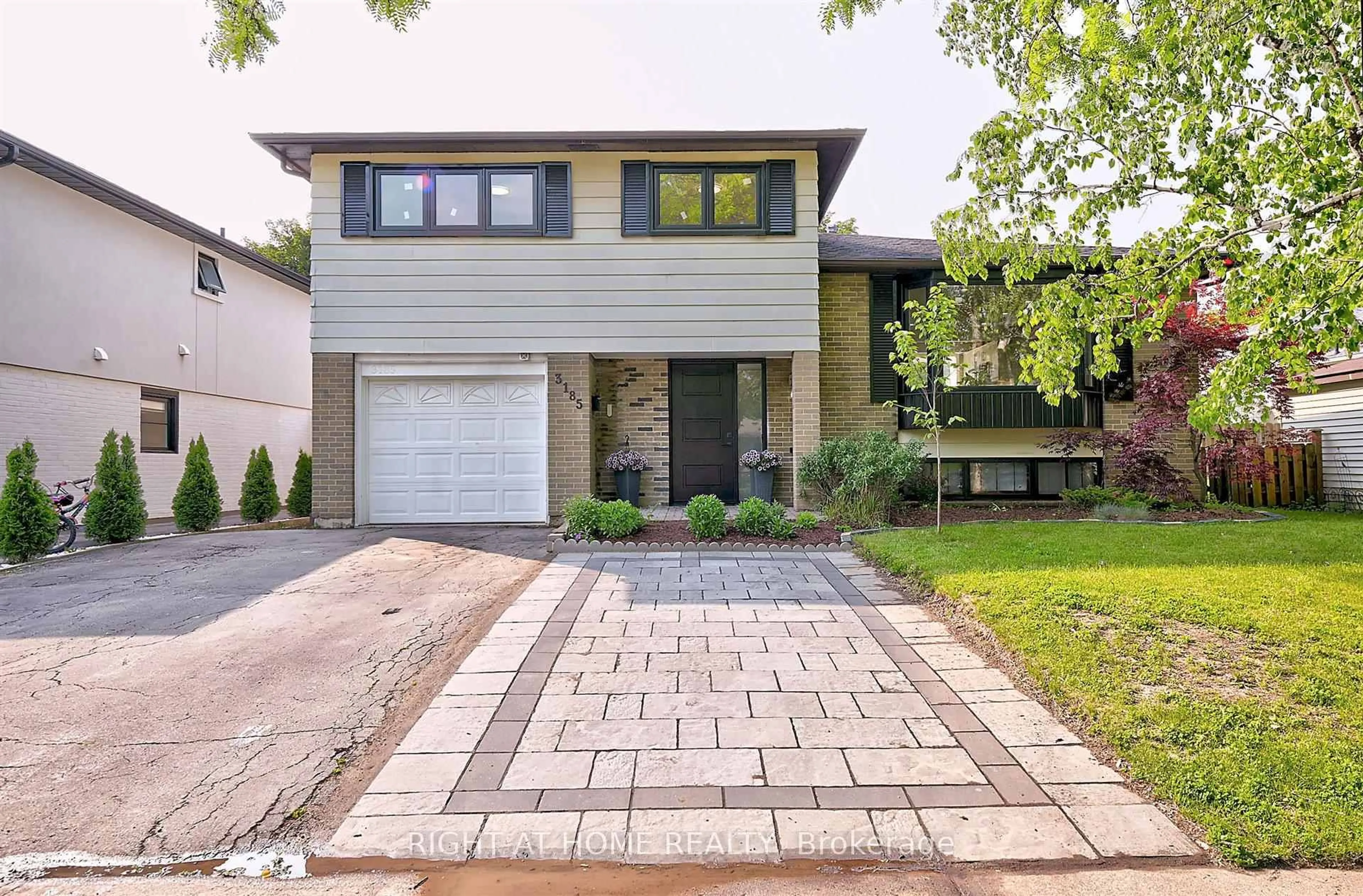 Home with brick exterior material, street for 3185 Heathfield Dr, Burlington Ontario L7M 1E1