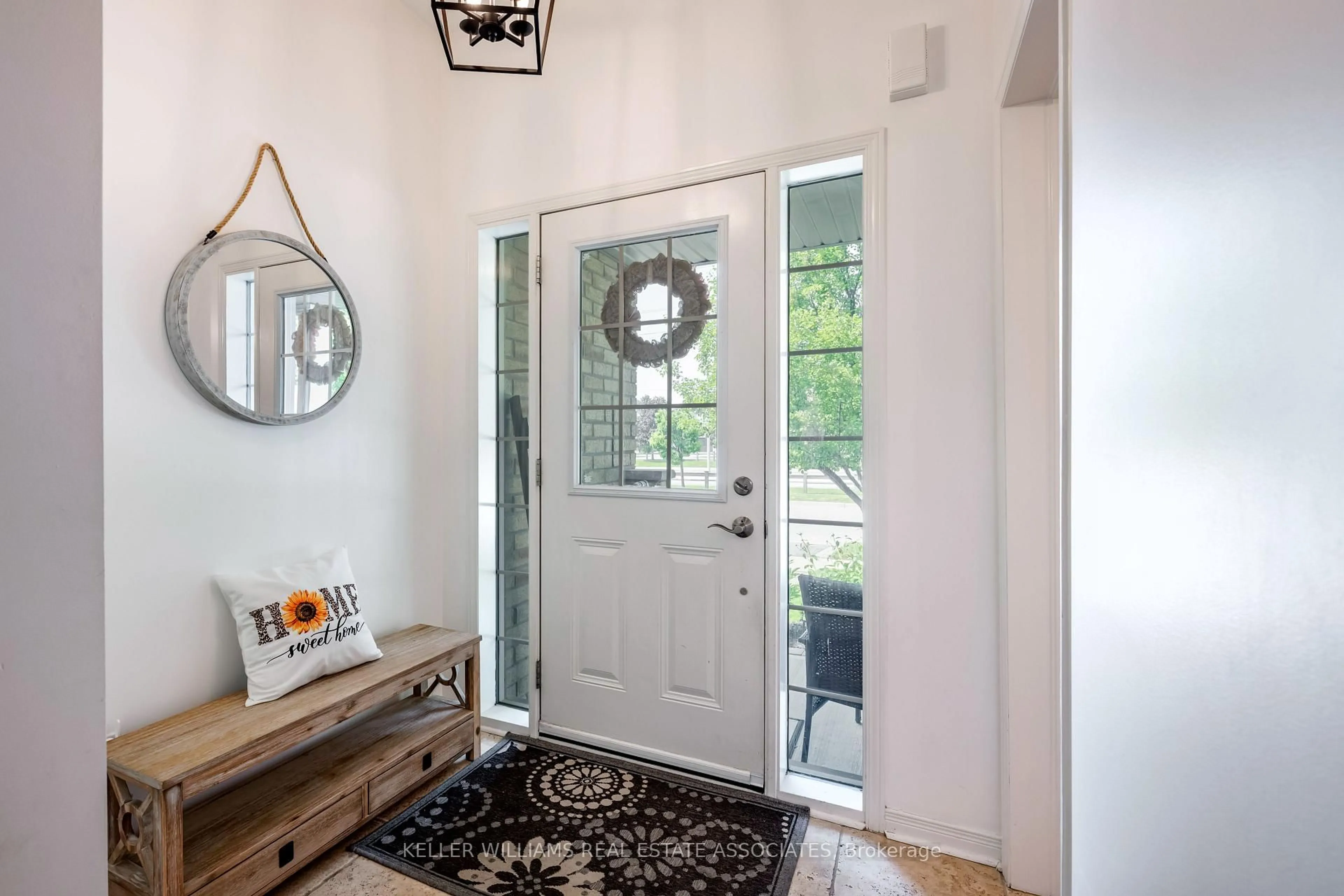 Indoor entryway for 82 Goldham Way, Halton Hills Ontario L7G 0C8