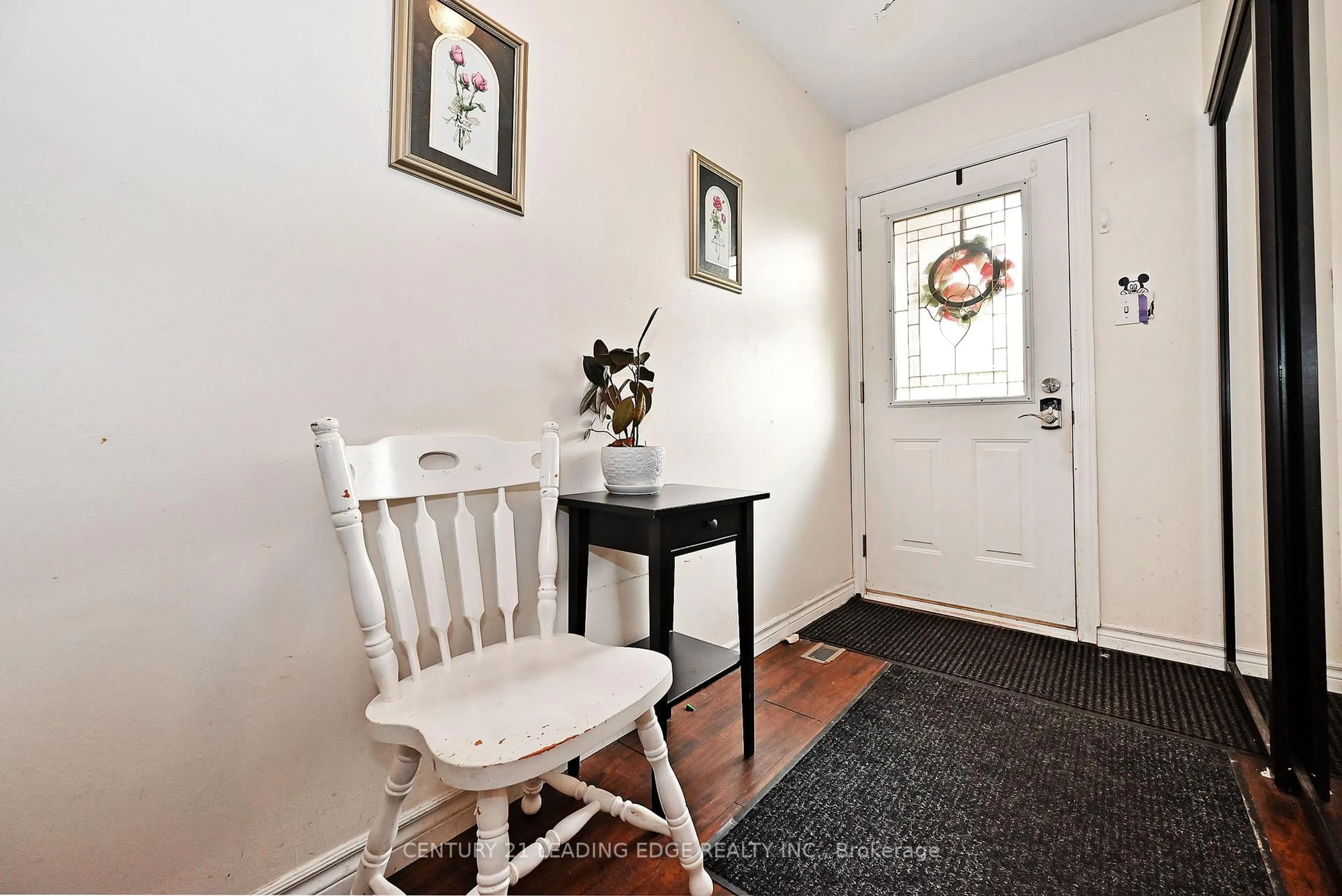 Indoor entryway for 2016 Martingrove Rd #60, Toronto Ontario M9V 4A3