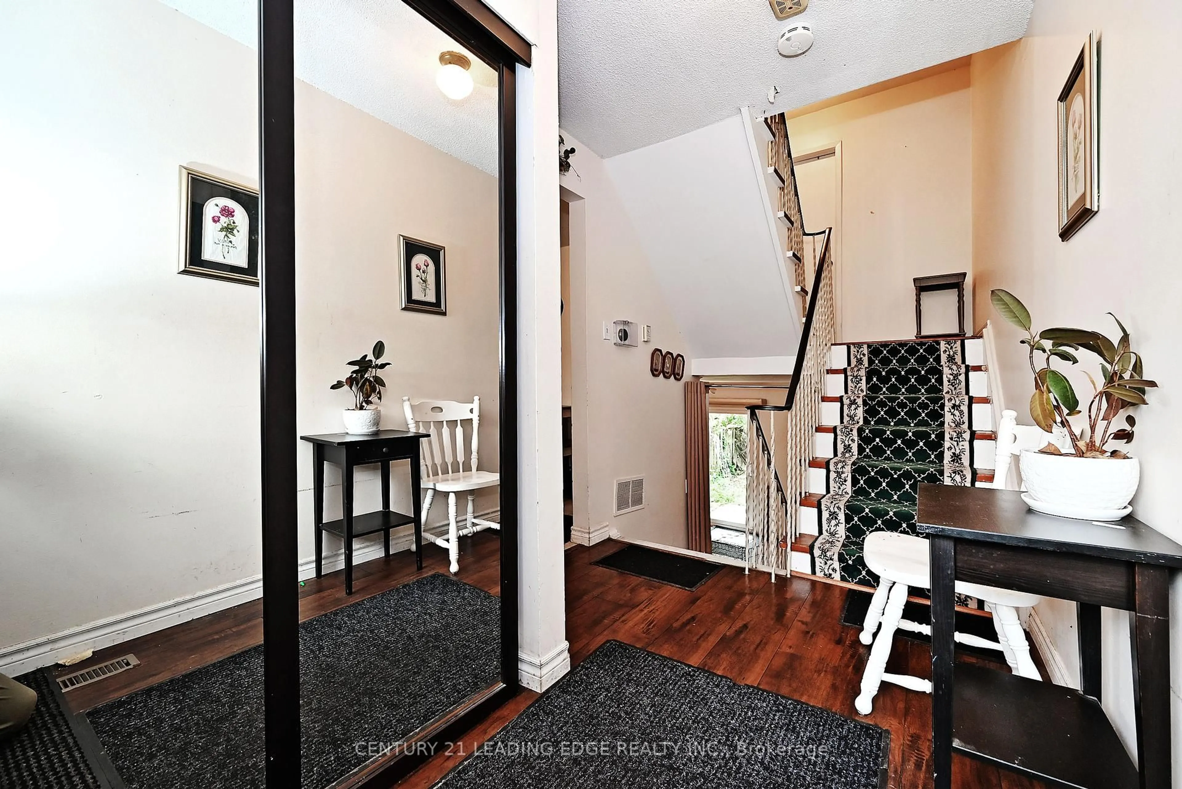 Indoor foyer for 2016 Martingrove Rd #60, Toronto Ontario M9V 4A3
