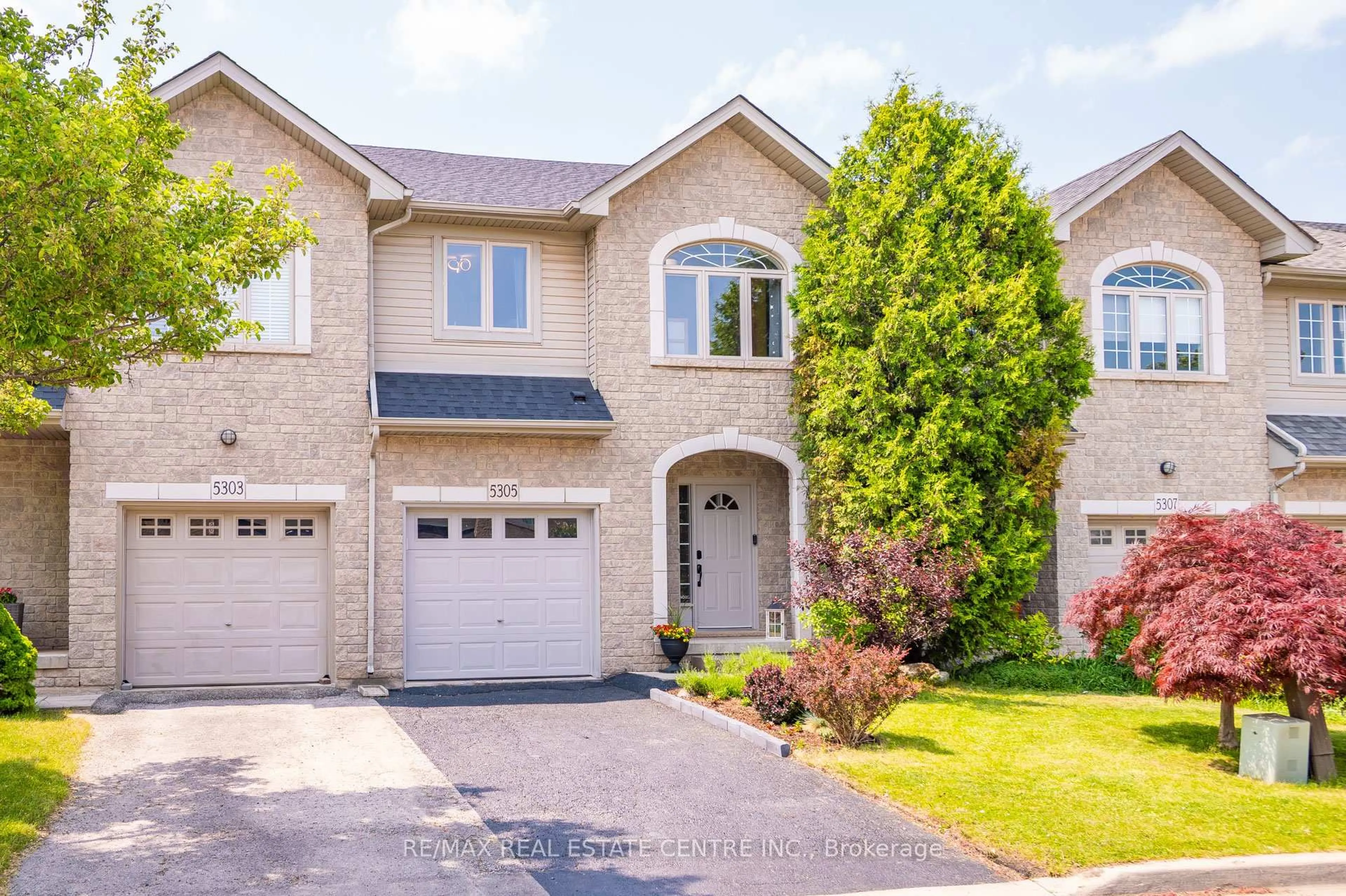 Home with brick exterior material, street for 5305 Scotia St, Burlington Ontario L7L 7B3