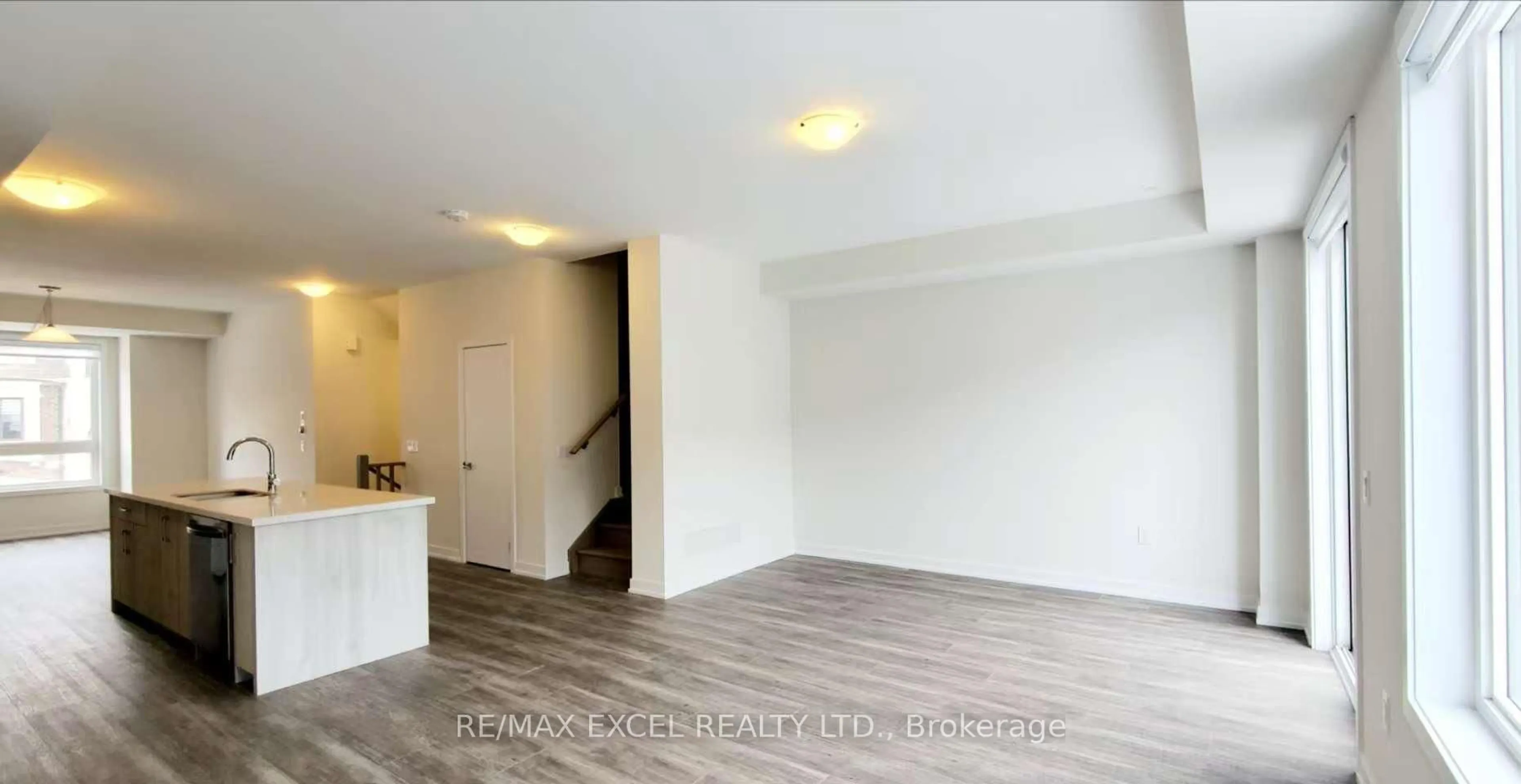 A pic of a room for 1359 Kobzar Dr, Oakville Ontario L6M 5P3